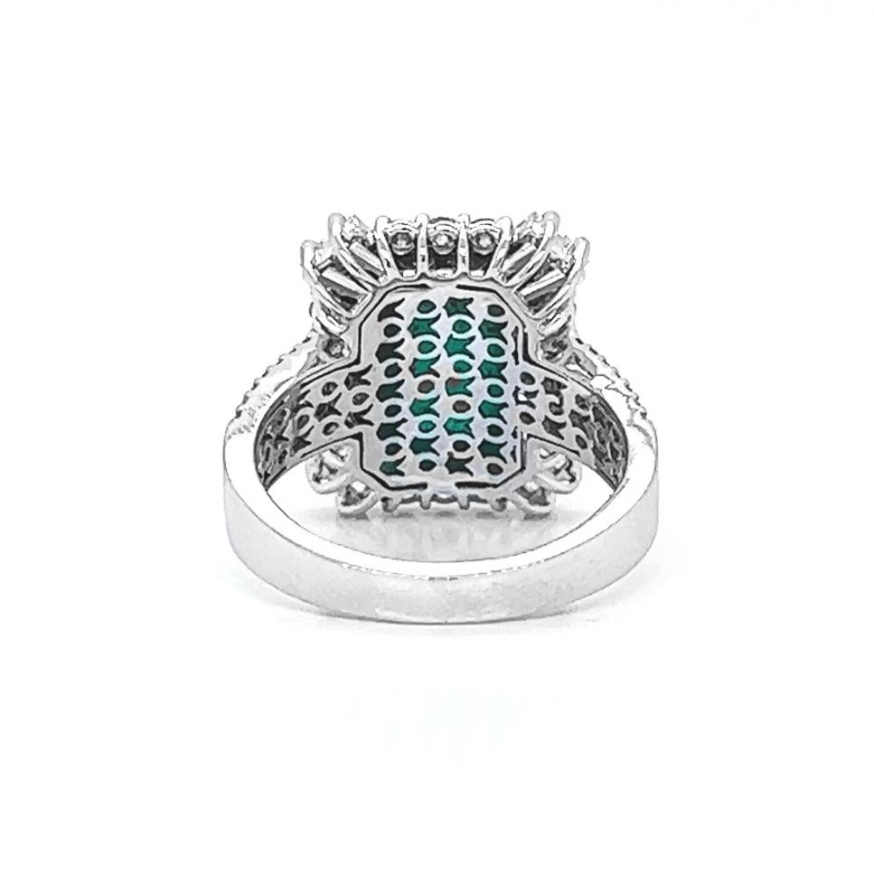 3,41 Karat T.W natürlicher Mined Smaragd-Diamant-Cluster Art Deco Cocktail 14KT Ring mit Diamant-Cluster (Smaragdschliff) im Angebot