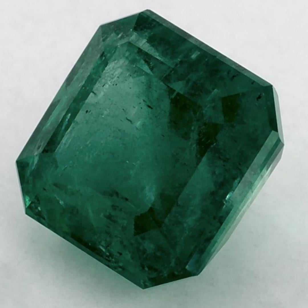 Con una vibrante tonalità di colore verde, la pietra natale di maggio è un simbolo della rinnovata crescita primaverile. 

Esplora la vivace collezione di smeraldi, rubini e zaffiri nel nostro negozio, disponibili come gemme sciolte e abbinabili