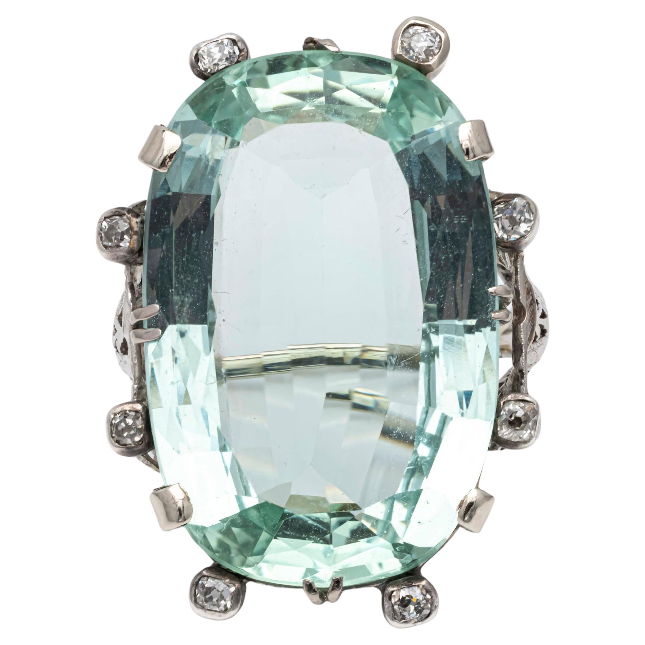 Anillo de cóctel antiguo de aguamarina verde y diamantes talla oval de 34,18 quilates