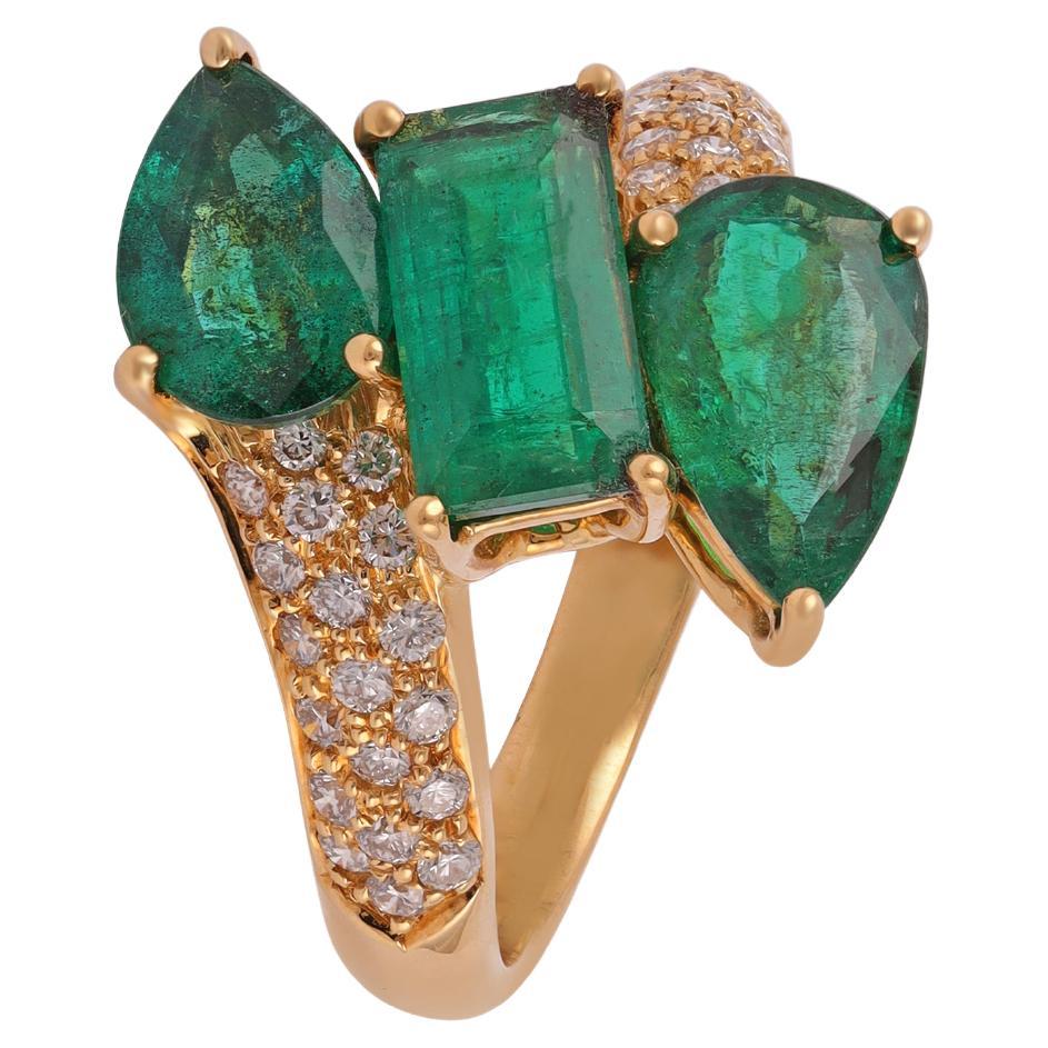 3.42 Carat 3-Stone Clear Zambian Emerald Ring in 18k Gold For Sale