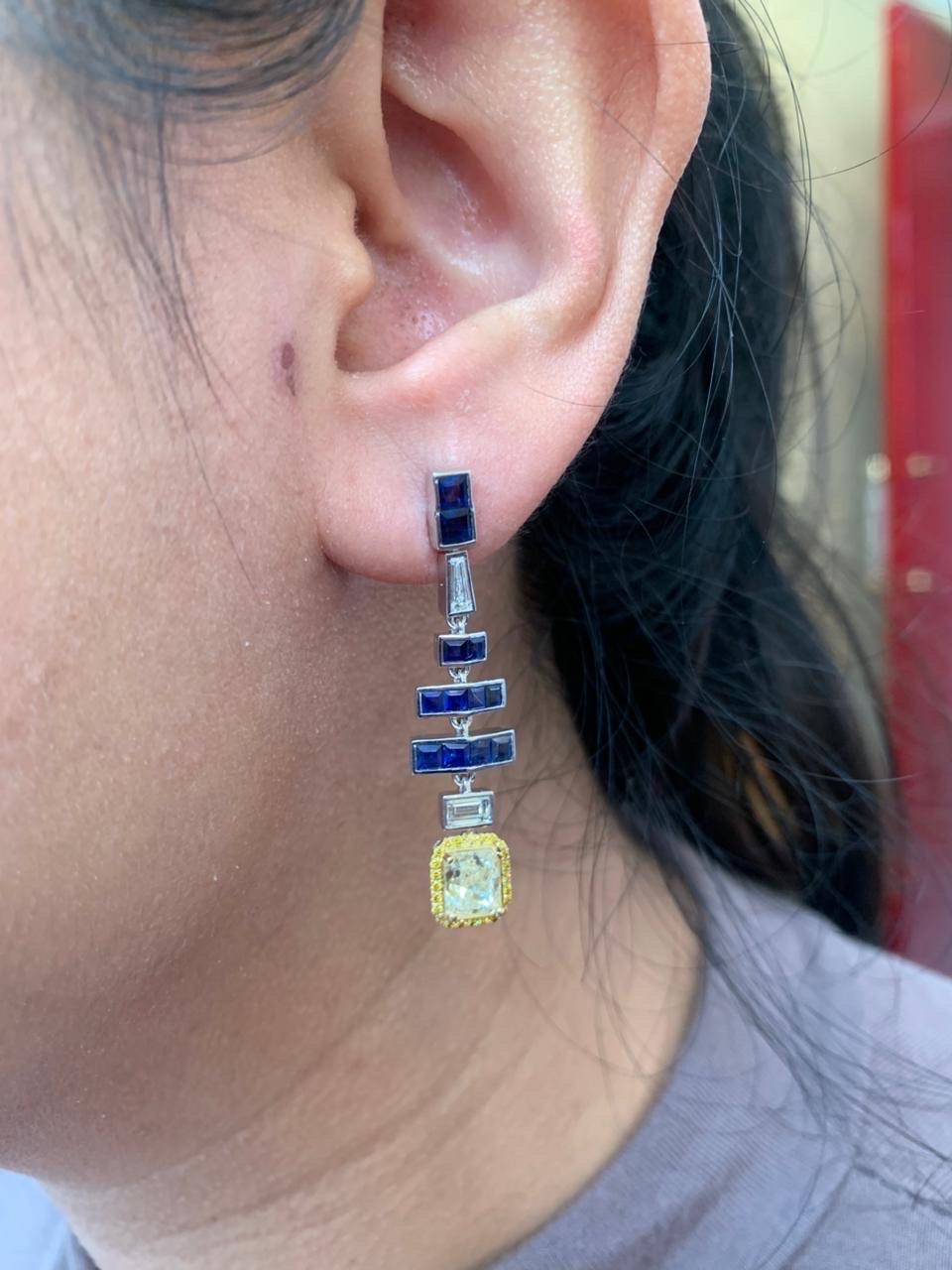 Pendientes de zafiro azul y diamantes de 3,42 quilates en oro blanco de 18 quilates en Nuevo estado para la venta en Bangkok, TH