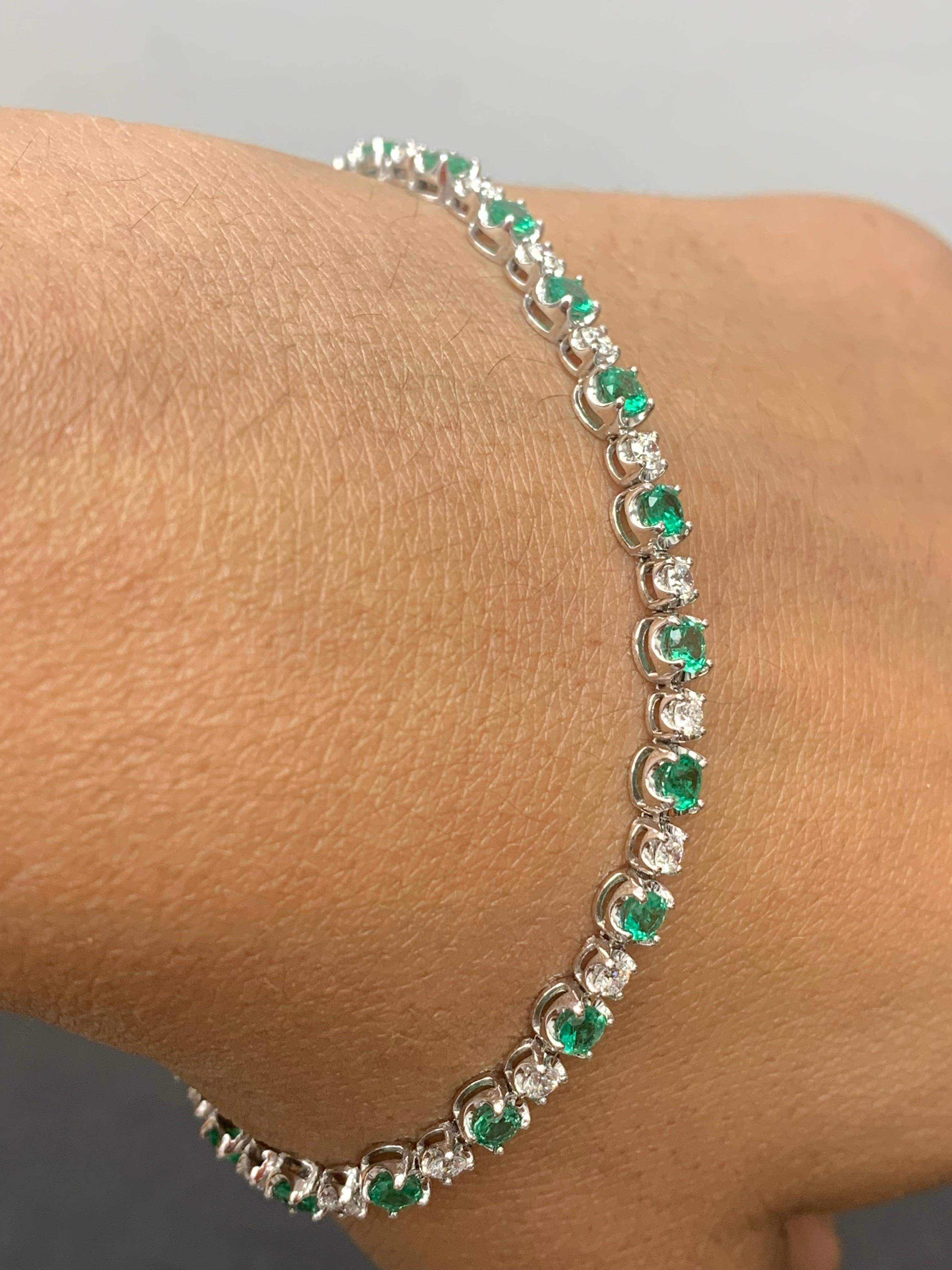 3.42 Carat Brilliant Cut Emerald and Diamond Bracelet in 14k White Gold In New Condition For Sale In NEW YORK, NY