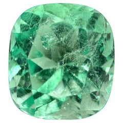 Esmeralda colombiana verde amarillenta clara brillante de 3,42 quilates - Talla cojín Mayo