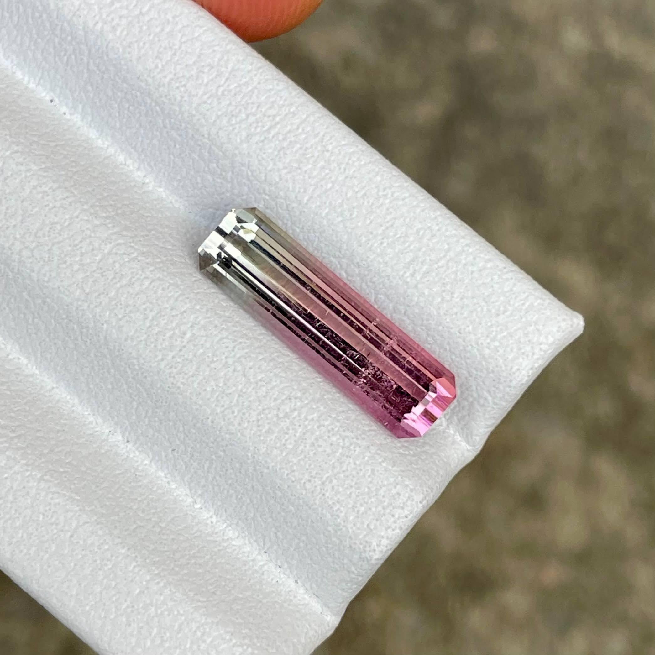 Taille émeraude Pierre tourmaline bicolore taille émeraude de 3,42 carats en vente