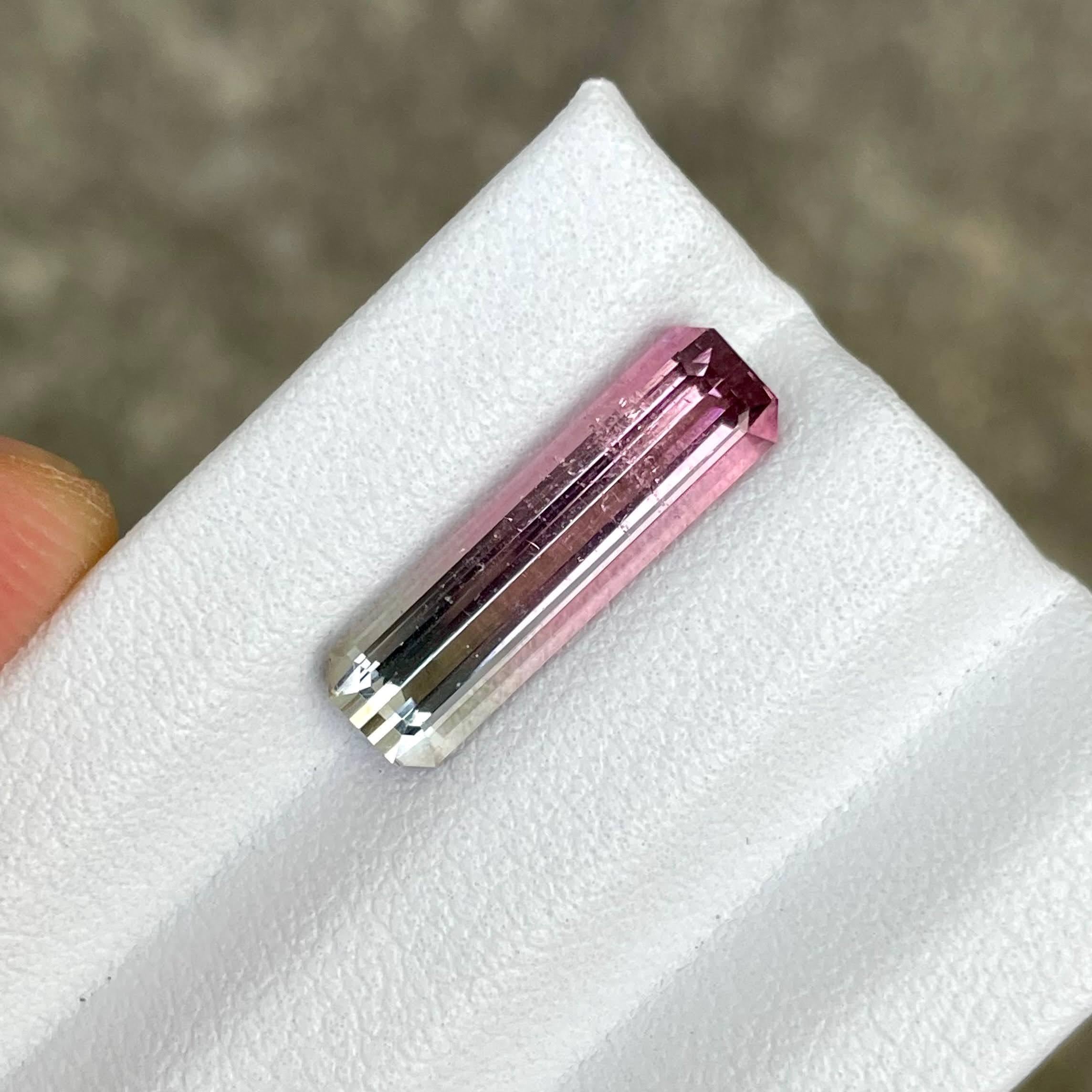 Pierre tourmaline bicolore taille émeraude de 3,42 carats Unisexe en vente