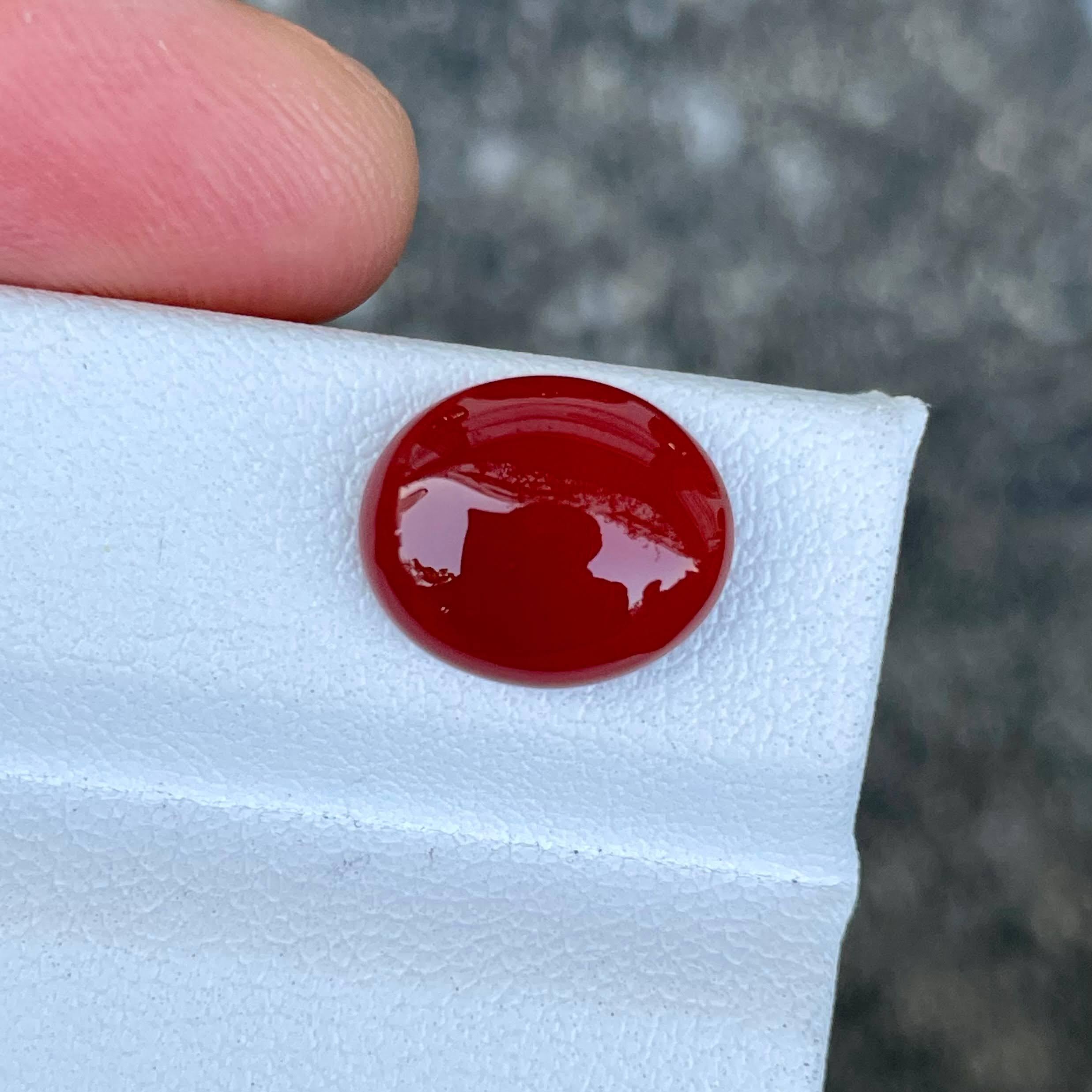 Moderne Pierre de cornaline rouge profond taille cabochon de 3,42 carats d'Inde