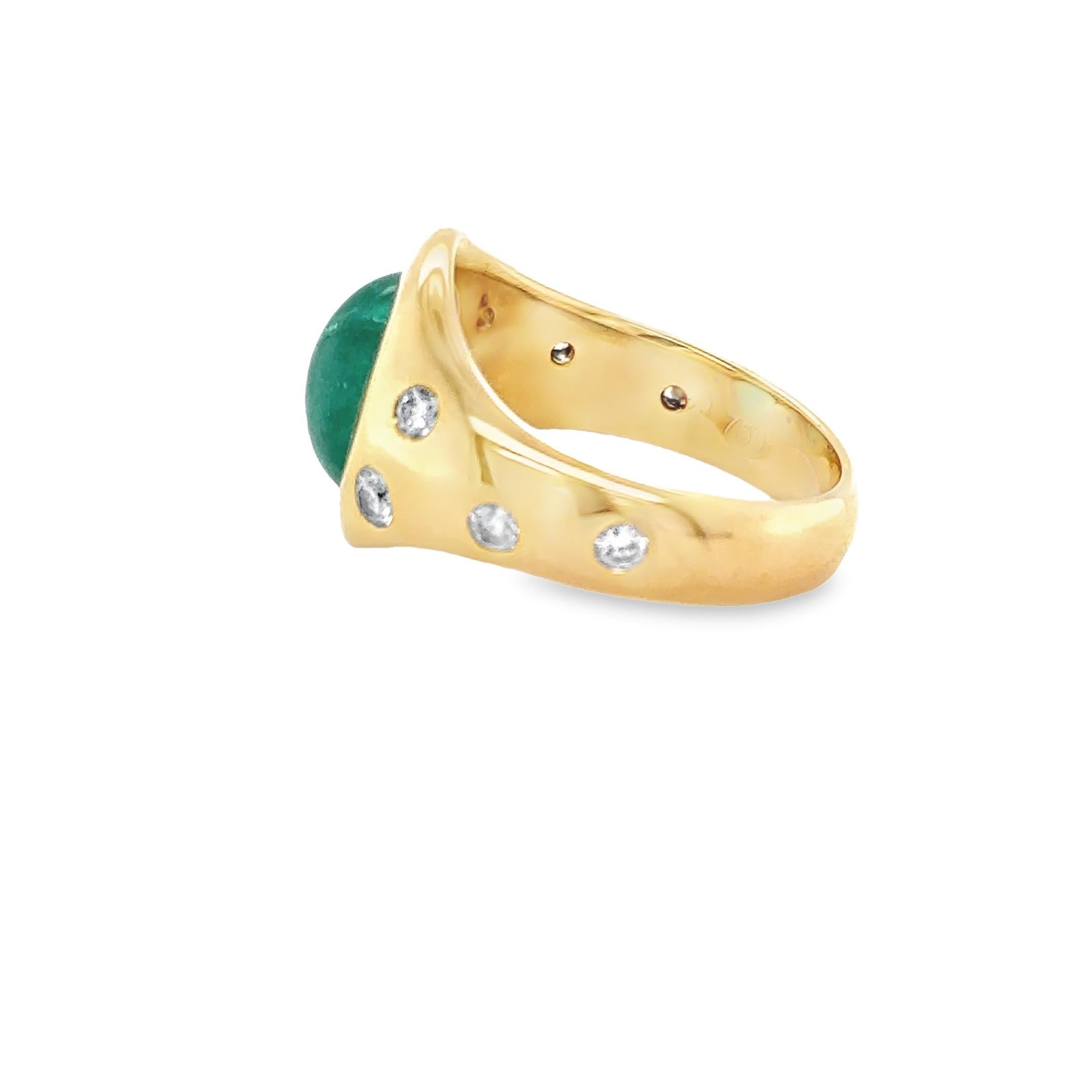 Women's or Men's 3.42 Carats Oval Cabochon Emerald & Diamond Ring For Sale