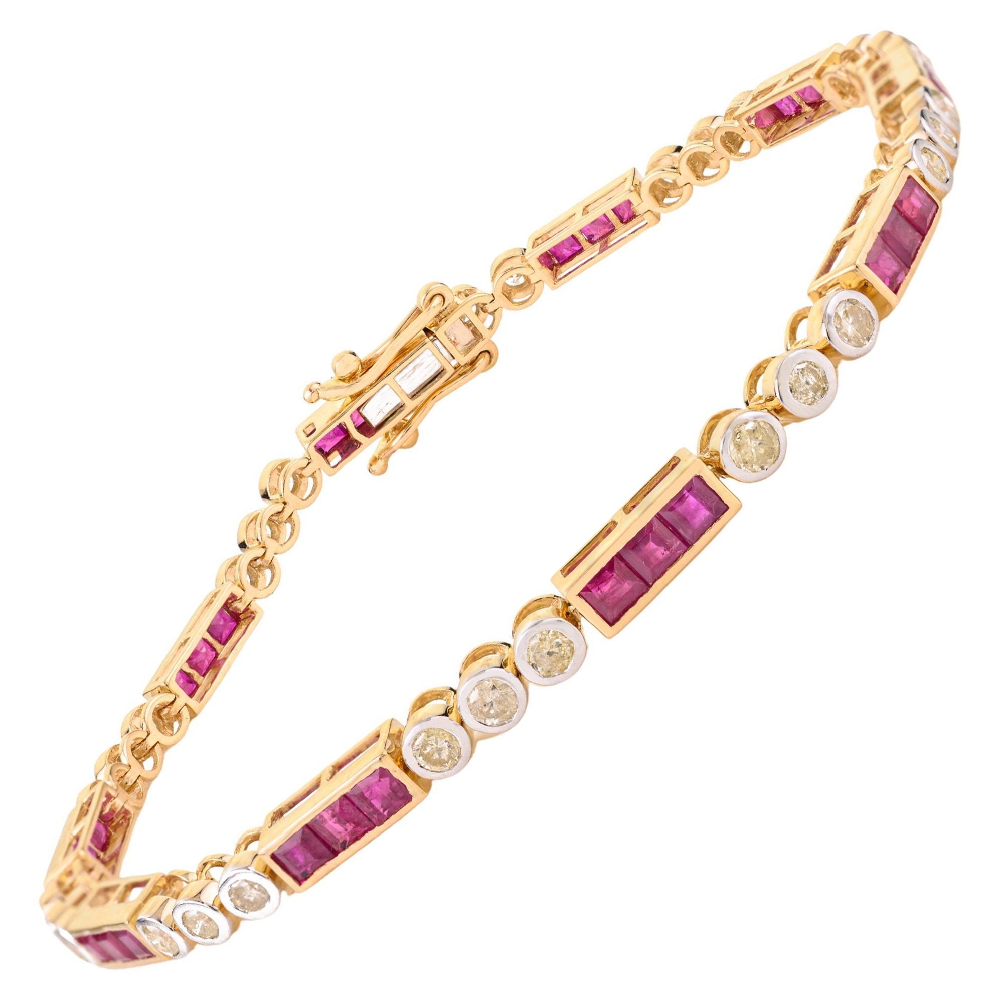 3.42 Ct Square Cut Natural Ruby 
Diamond Tennis Bracelet en or jaune 18K