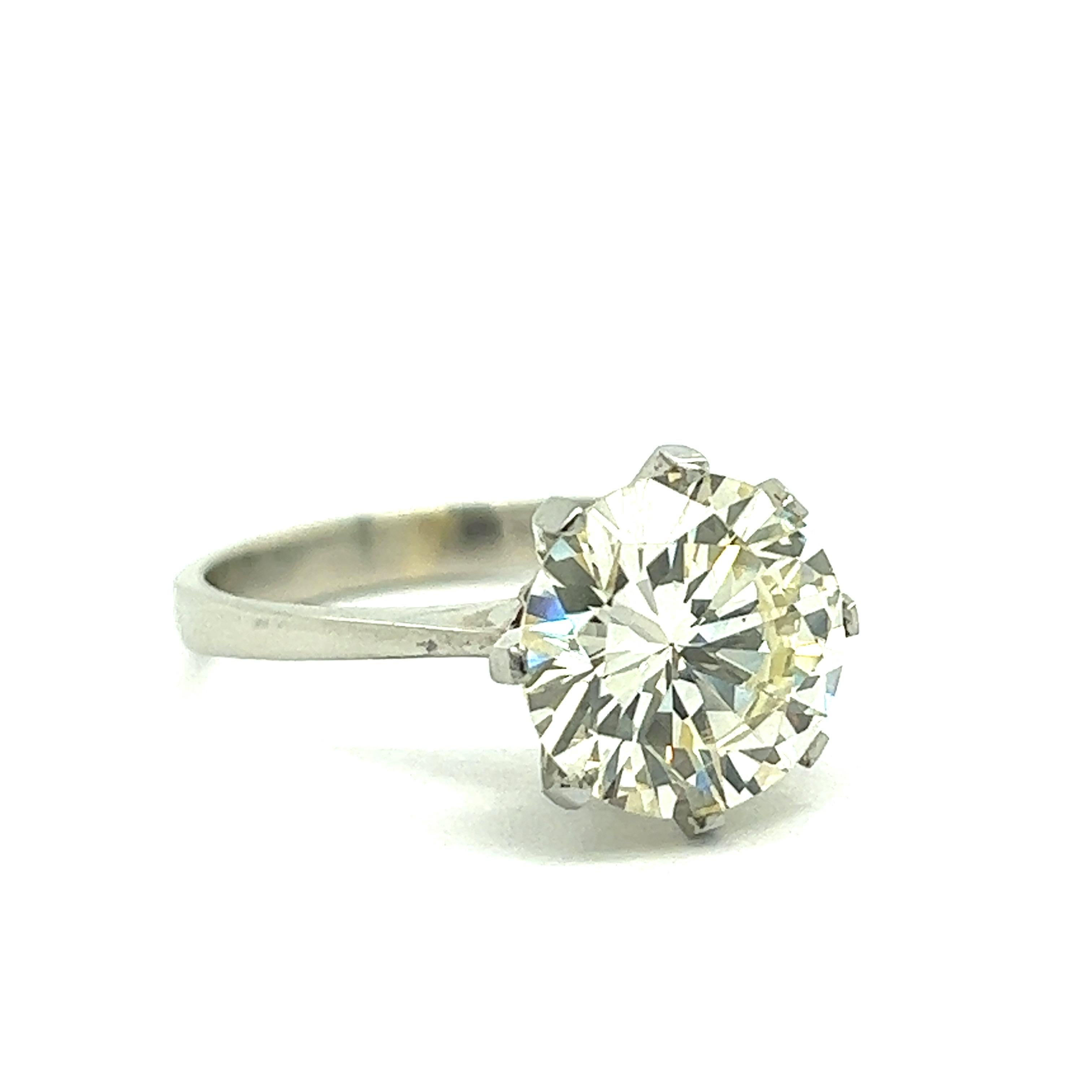 Round Cut 3.42 cts Diamond Solitaire Engagement Ring For Sale