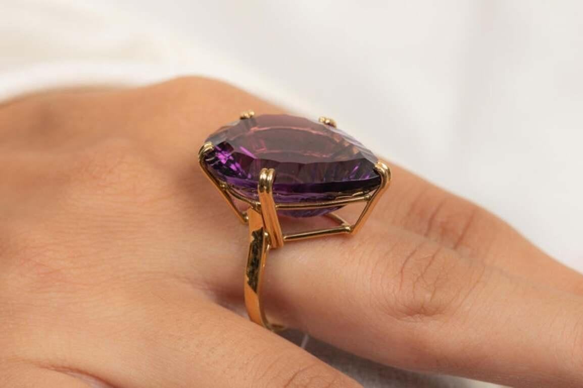 En vente :  34.23 CTW Amethyst Statement Cocktail Ring in 18k Solid Yellow Gold (Bague cocktail en améthyste en or jaune massif) 3