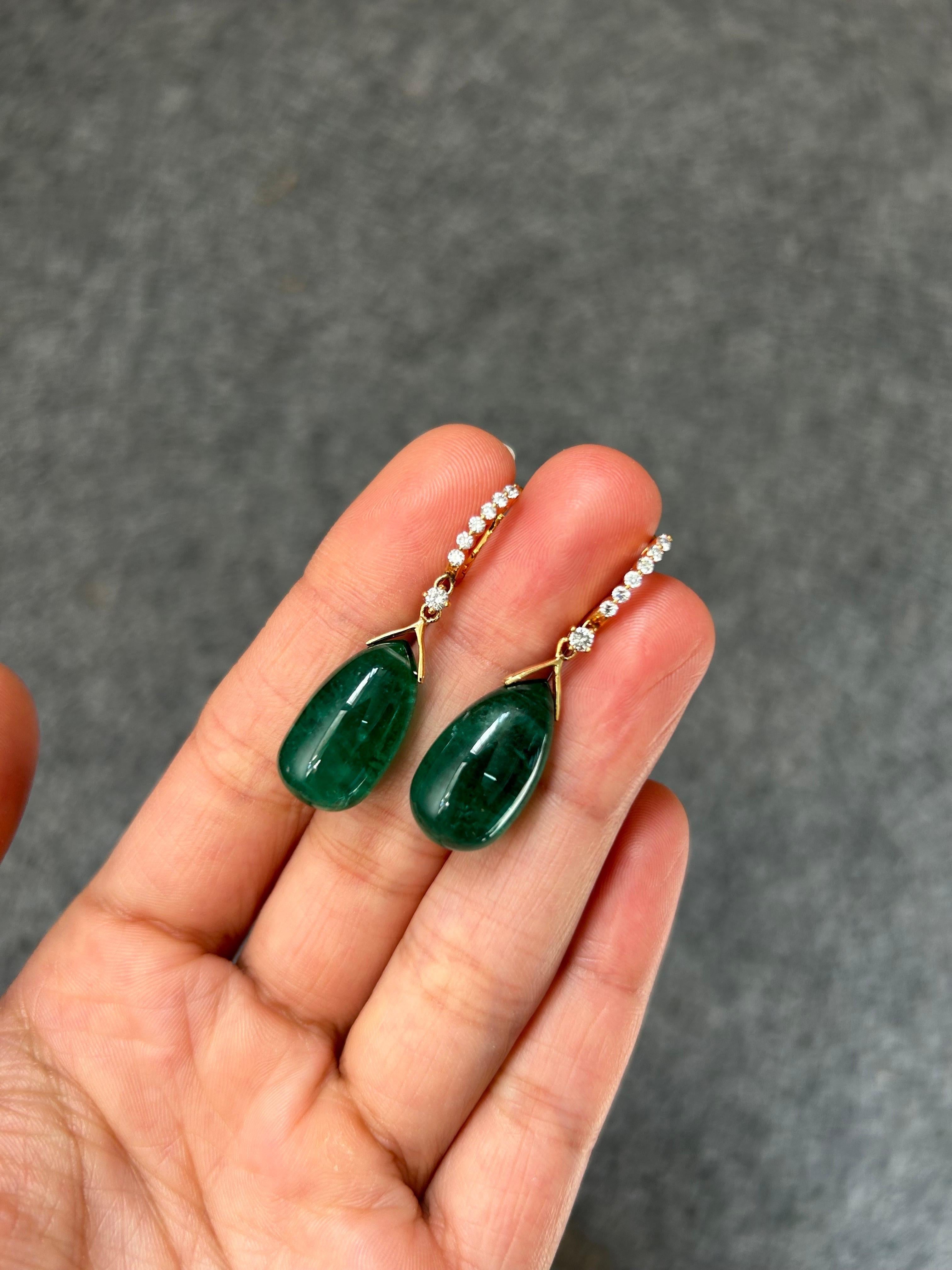 34.24 Carat Emerald Cabochon Drop and Diamond Dangle Earrings in 18k Gold In New Condition For Sale In Bangkok, Thailand