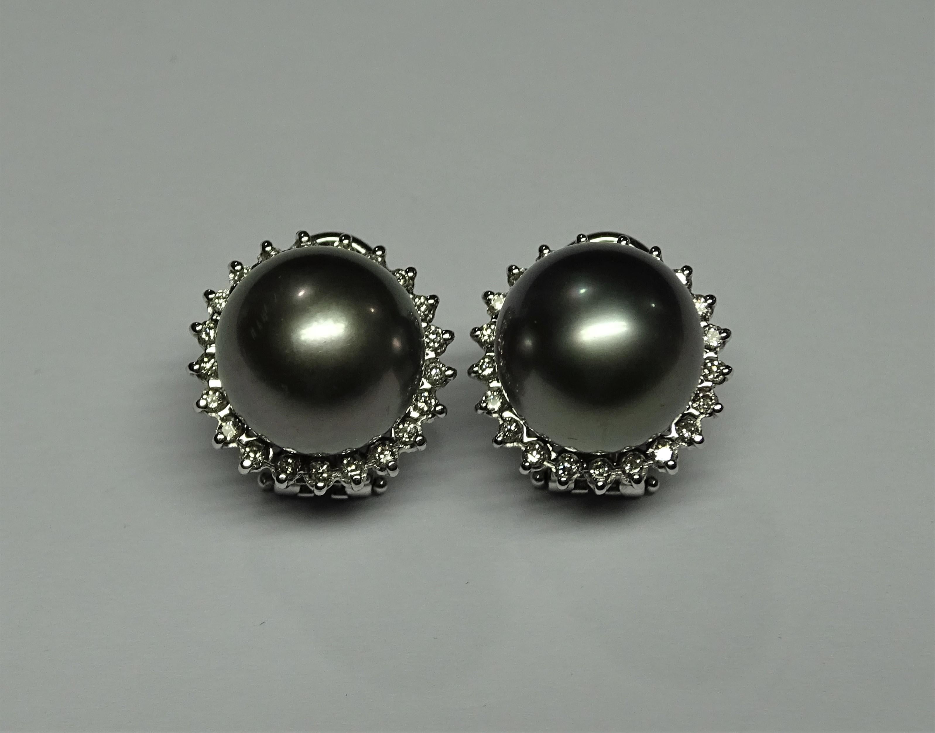 These Earrings are made of 14K White Gold.
These Earrings have 0.62 Carats of White Diamonds Round Cut.
These Earrings have 34.25 Carats of Tahiti Grey Pearls ( mm 12 ).
All our Earrings have pins for pierced ears but we can change the closure and