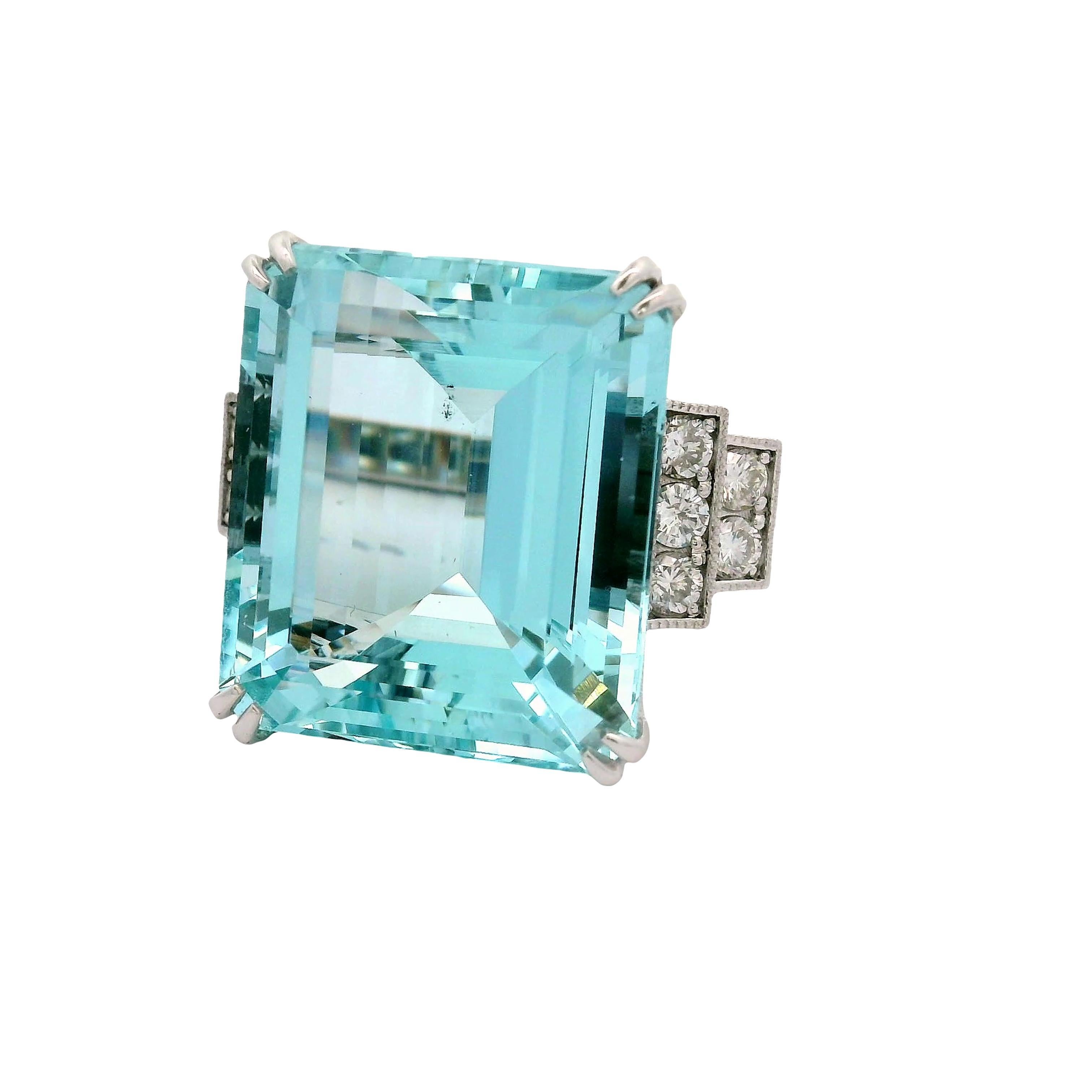 Contemporaneo Anello in oro bianco 18k con diamante e acquamarina da 34,26 carati in vendita