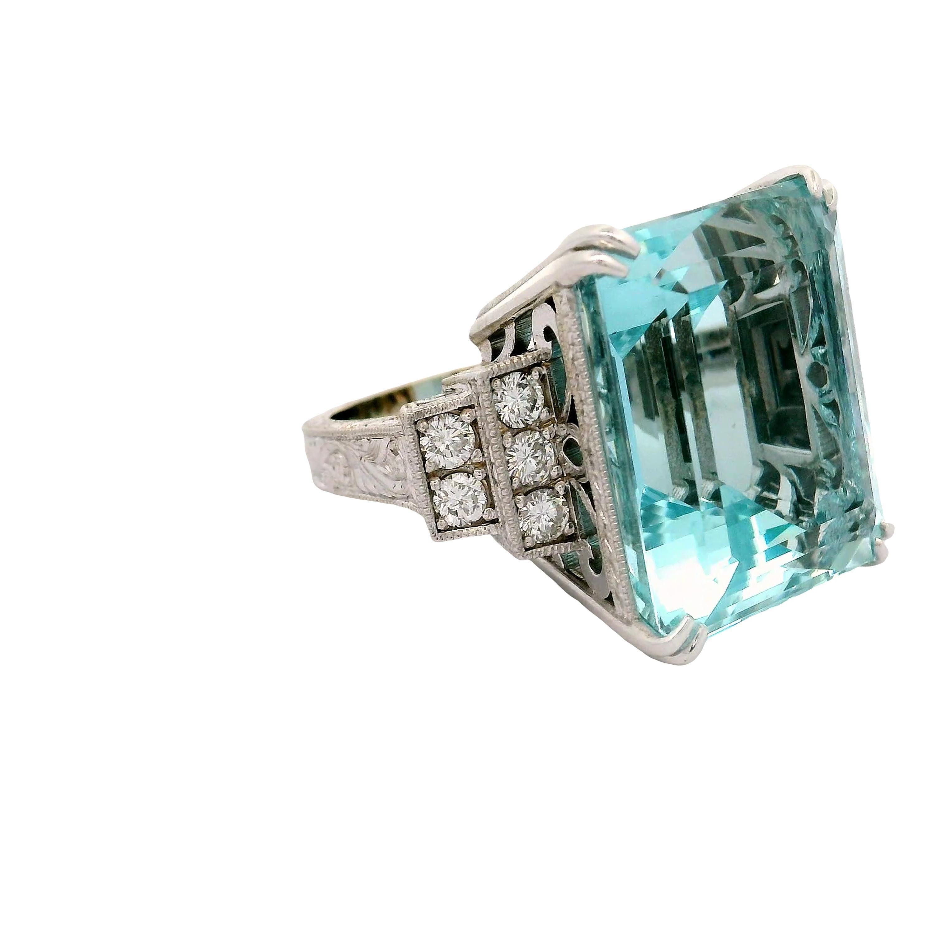 Anello in oro bianco 18k con diamante e acquamarina da 34,26 carati In condizioni ottime in vendita a Beverly Hills, CA