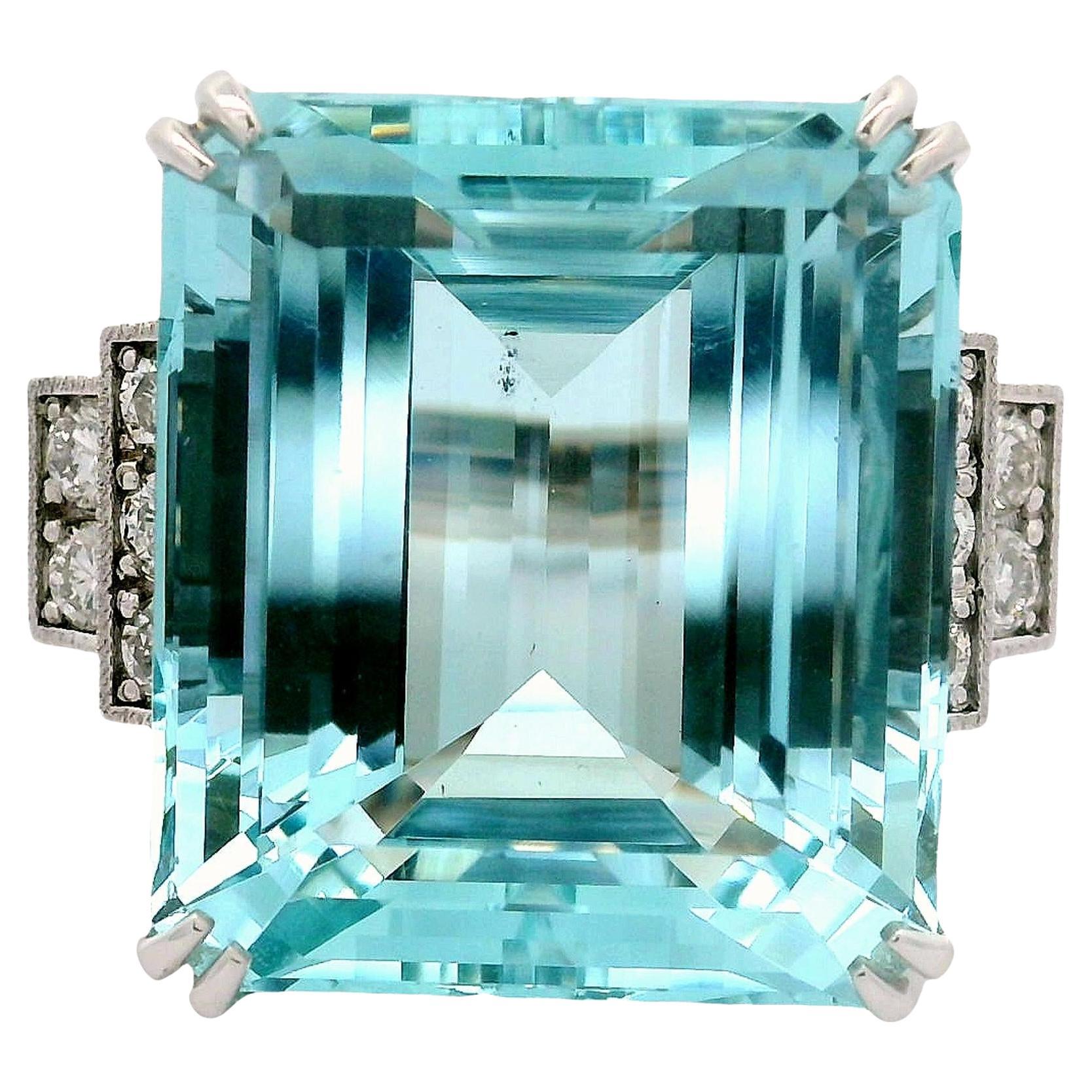 Anello in oro bianco 18k con diamante e acquamarina da 34,26 carati in vendita