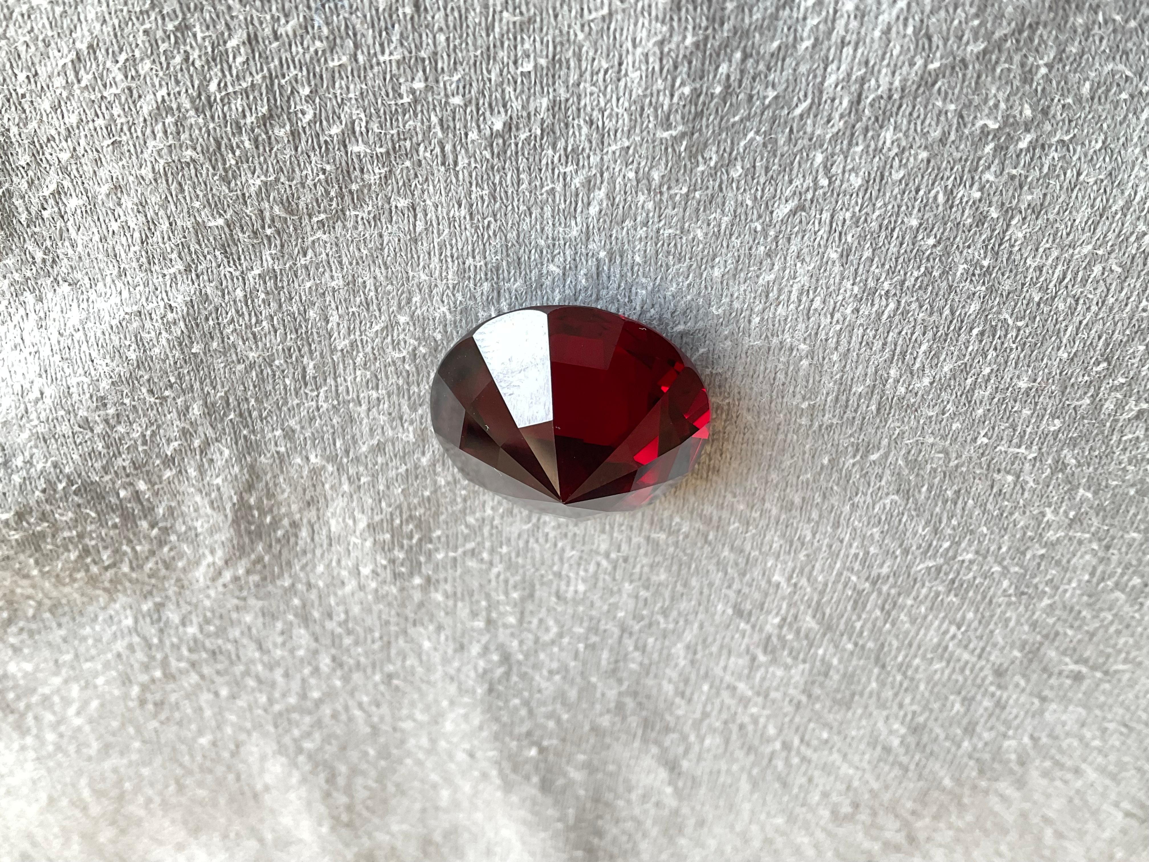 Women's or Men's 34.26 Carats Rhodolite Garnet Round Cut Stone Natural Gem For Top Fine Jewelry For Sale