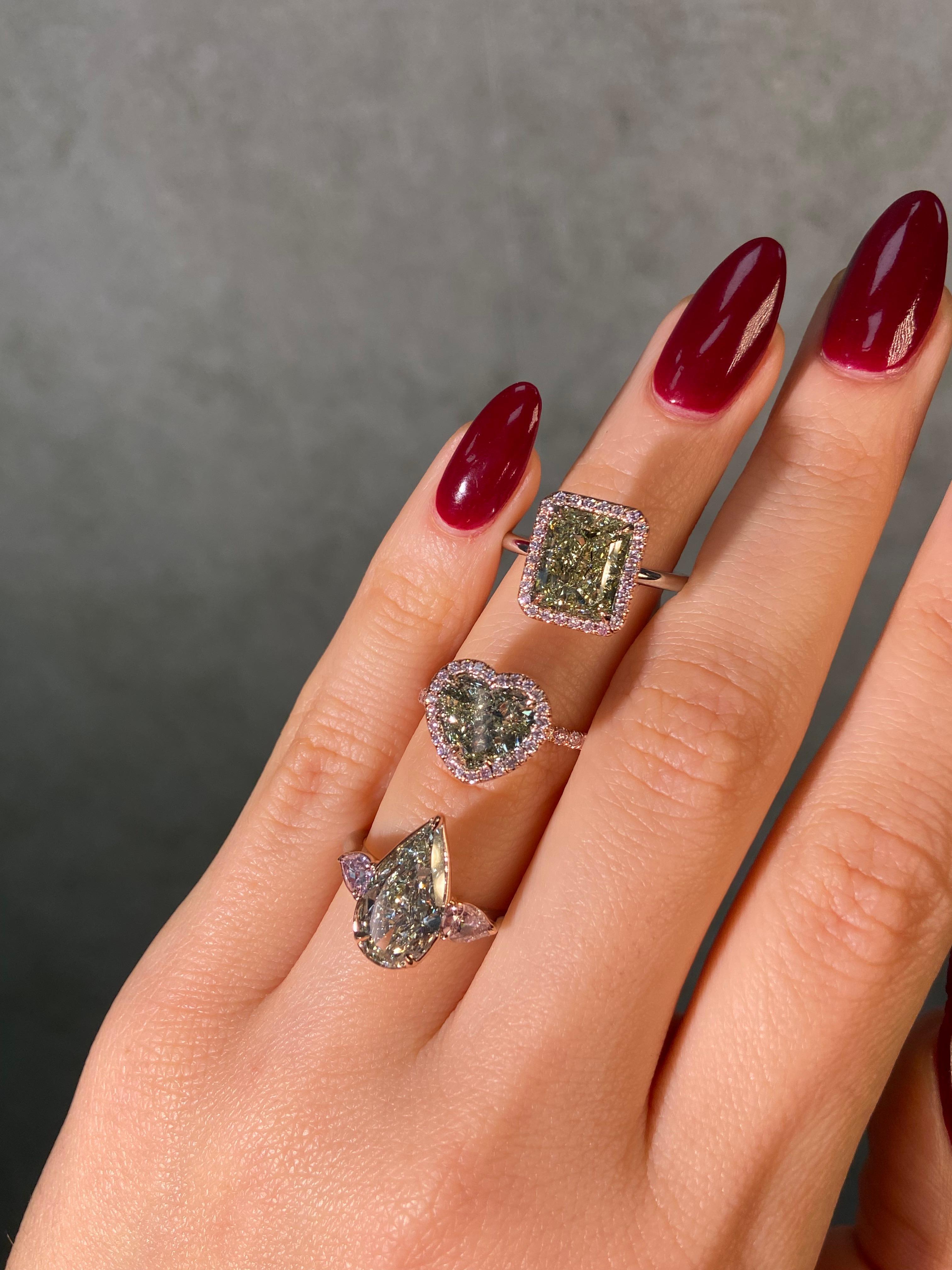 3.42ct Heart Shape Green Diamond in Pink Diamond Halo Unique Engagement Ring (bague de fiançailles unique) Pour femmes en vente