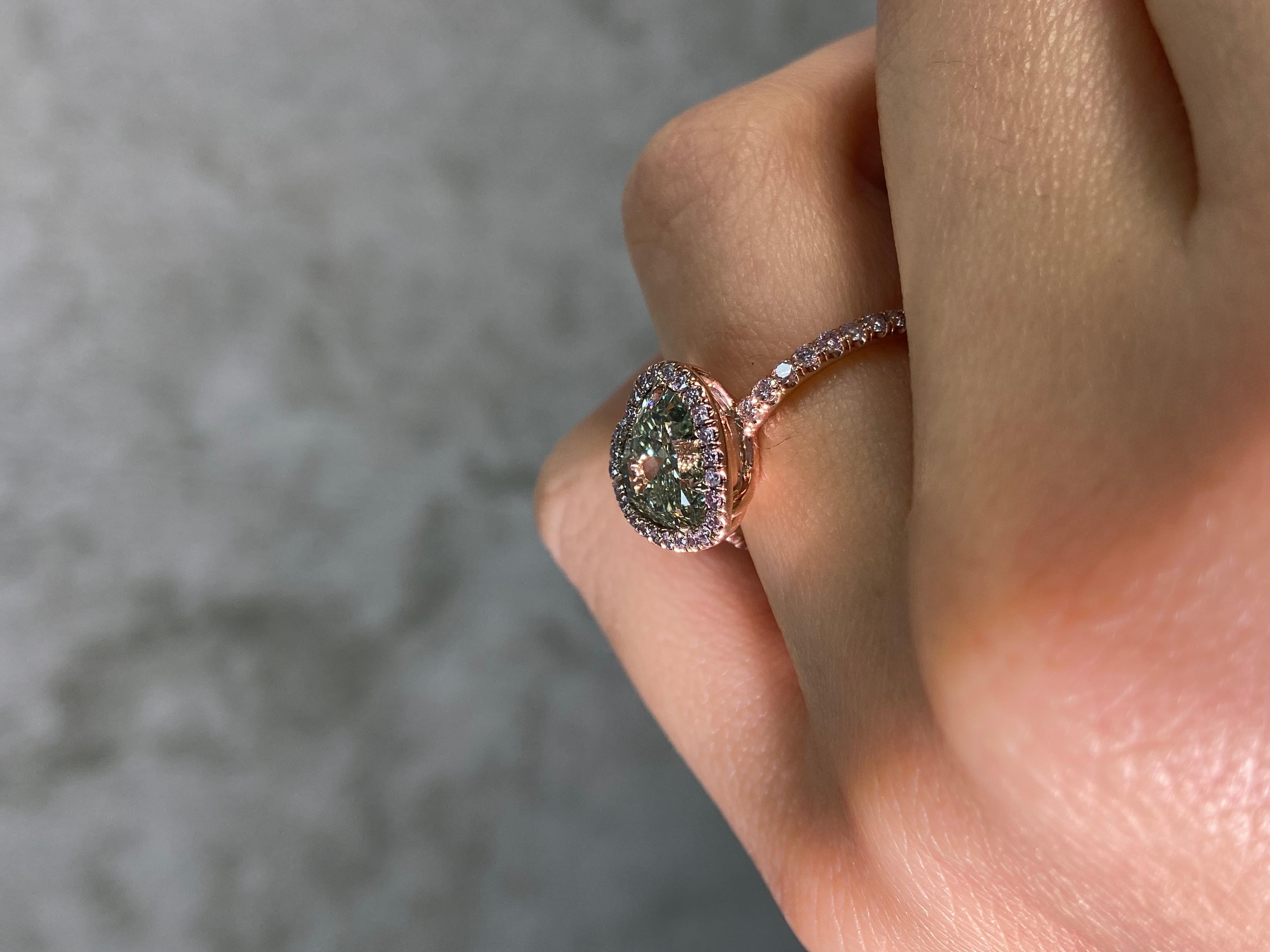 3.42ct Heart Shape Green Diamond in Pink Diamond Halo Unique Engagement Ring (bague de fiançailles unique) en vente 3