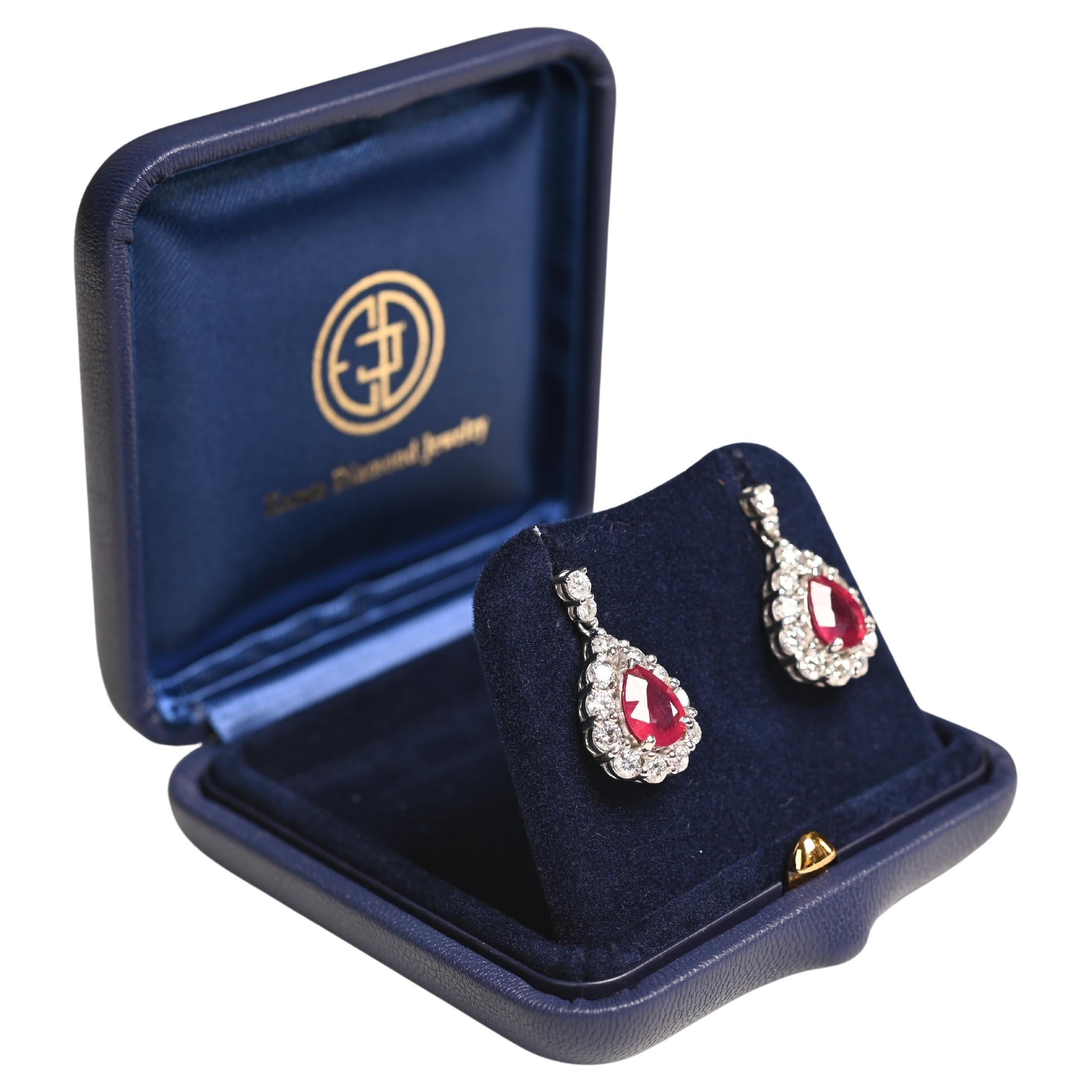 Boucles d'oreilles pendantes en platine avec rubis (environ 3,40 carats) et diamants