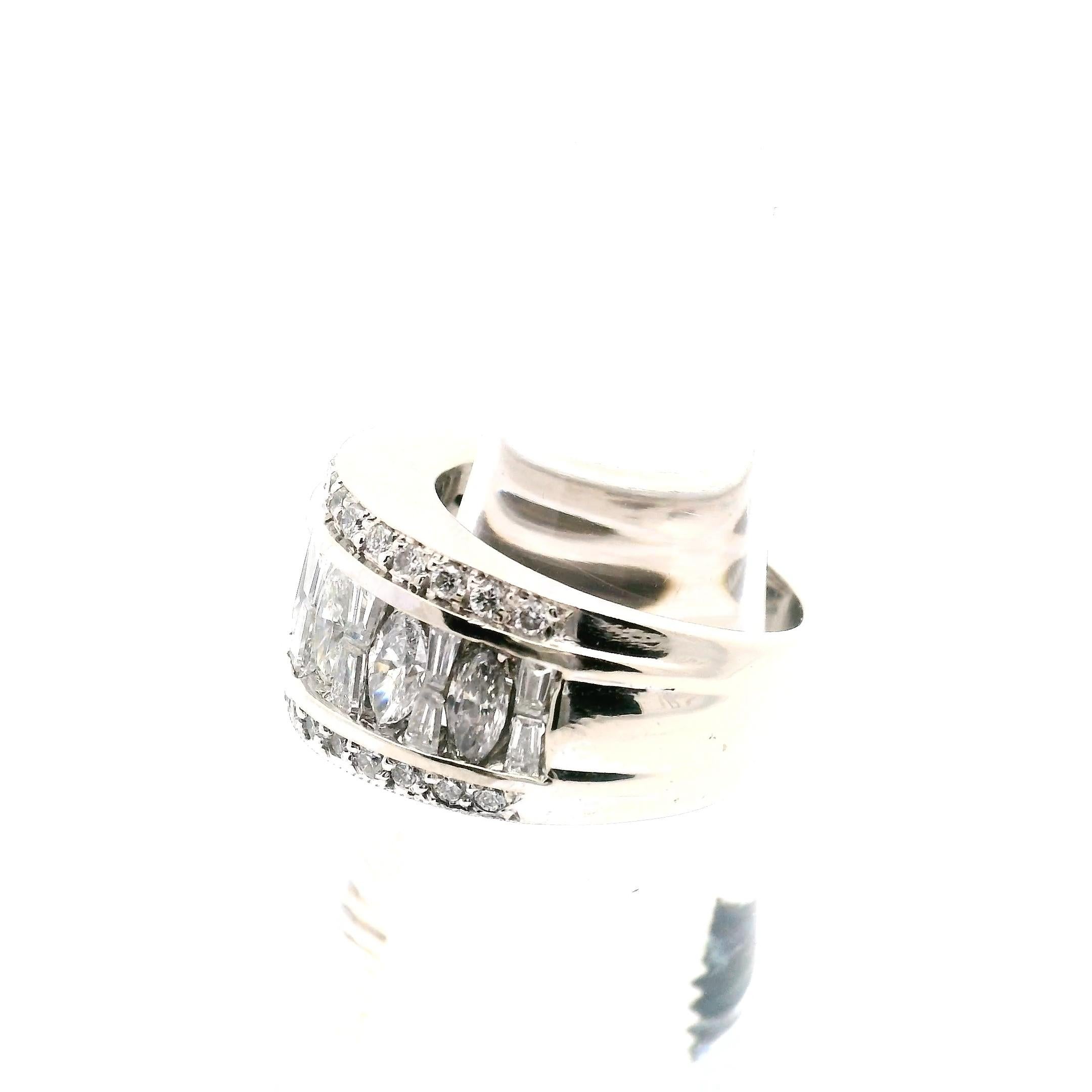 3,42cttw. Fascia in platino con diamante multi marquise in vendita 6