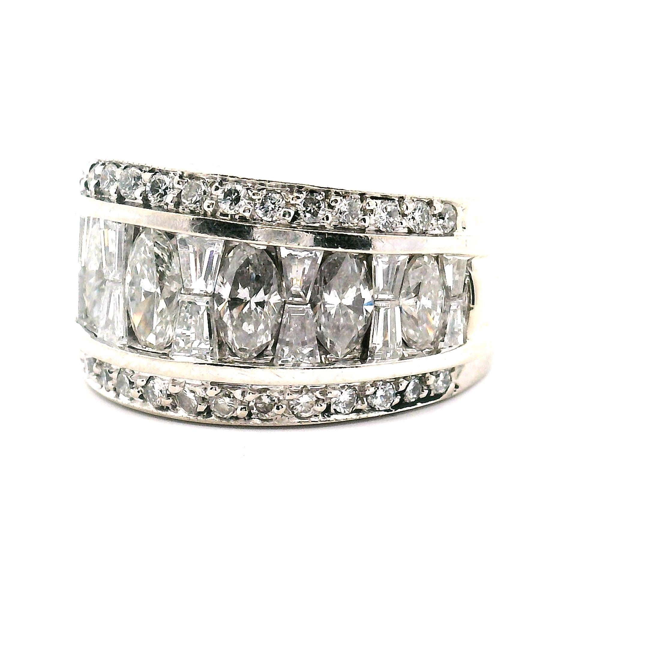 3,42cttw. Fascia in platino con diamante multi marquise in vendita 1