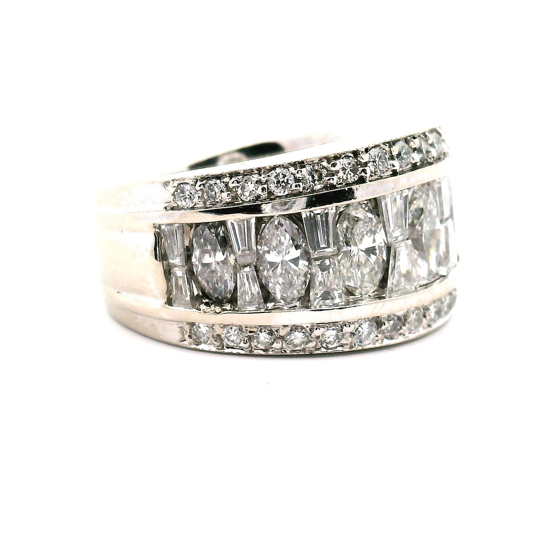 3,42cttw. Fascia in platino con diamante multi marquise in vendita 2