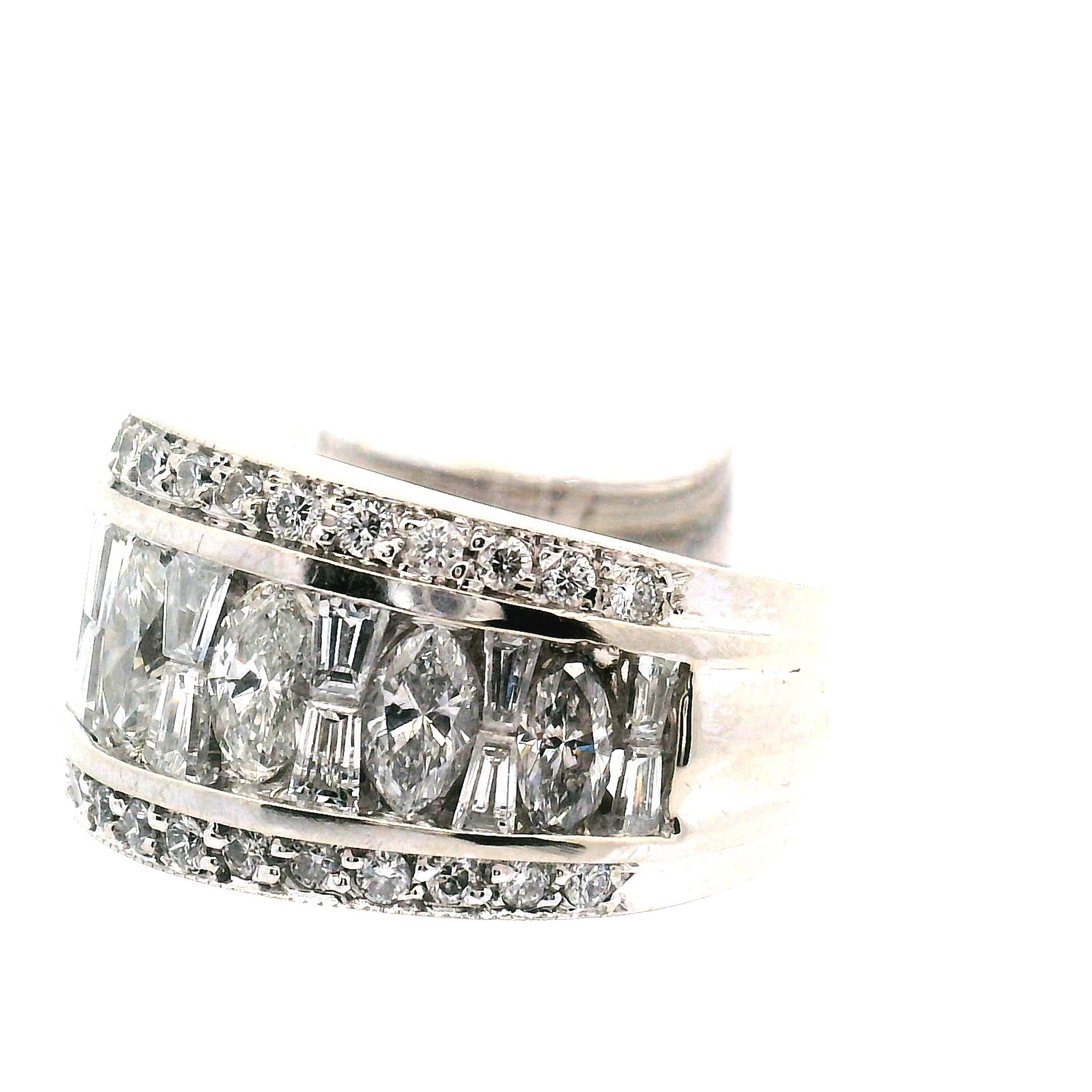3,42cttw. Fascia in platino con diamante multi marquise in vendita 5
