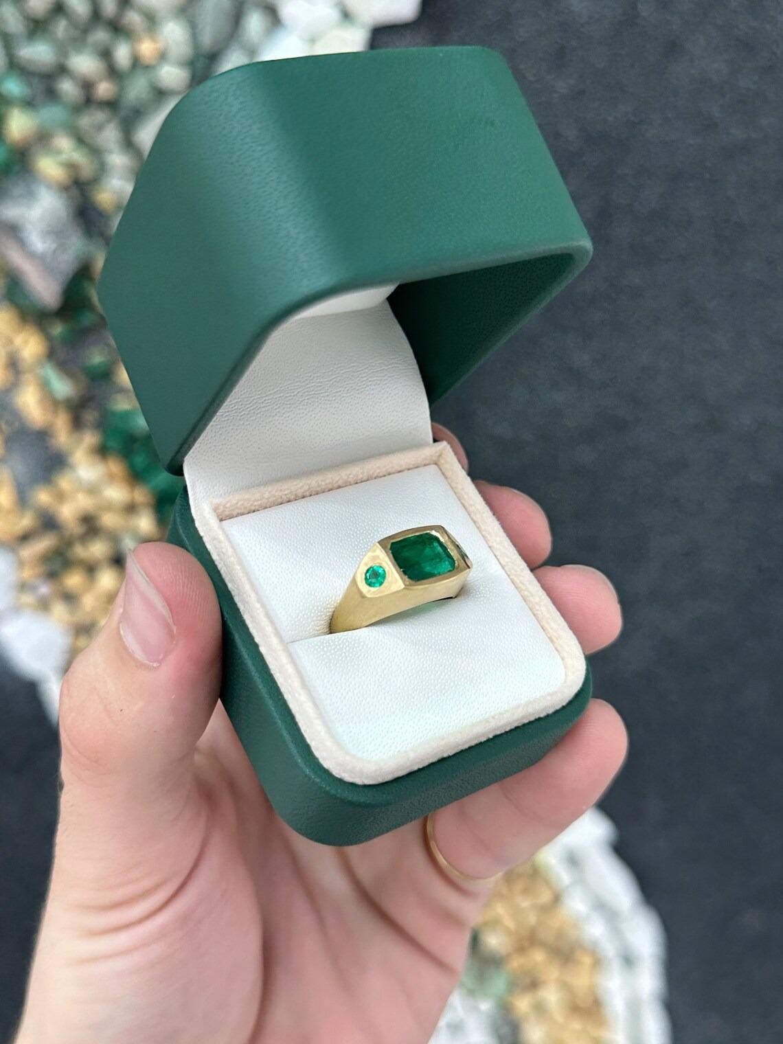 3.42tcw 18K Deep Green Emerald & Round Cut Emerald Bezel Satin Gold Finish Ring In New Condition For Sale In Jupiter, FL