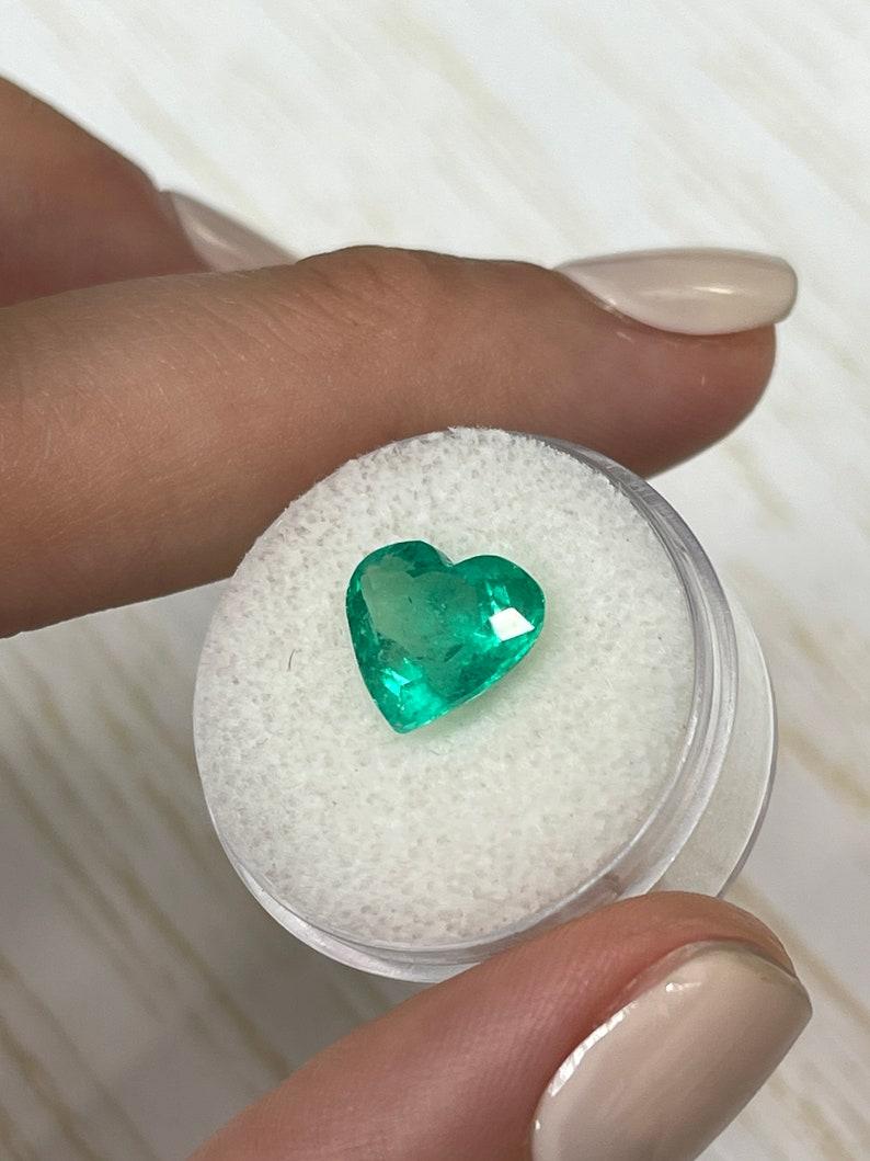 3.43 Karat kolumbianischer Smaragd im Herzschliff  Hellgrüner 10x11 loser Edelstein im Zustand „Neu“ im Angebot in Jupiter, FL