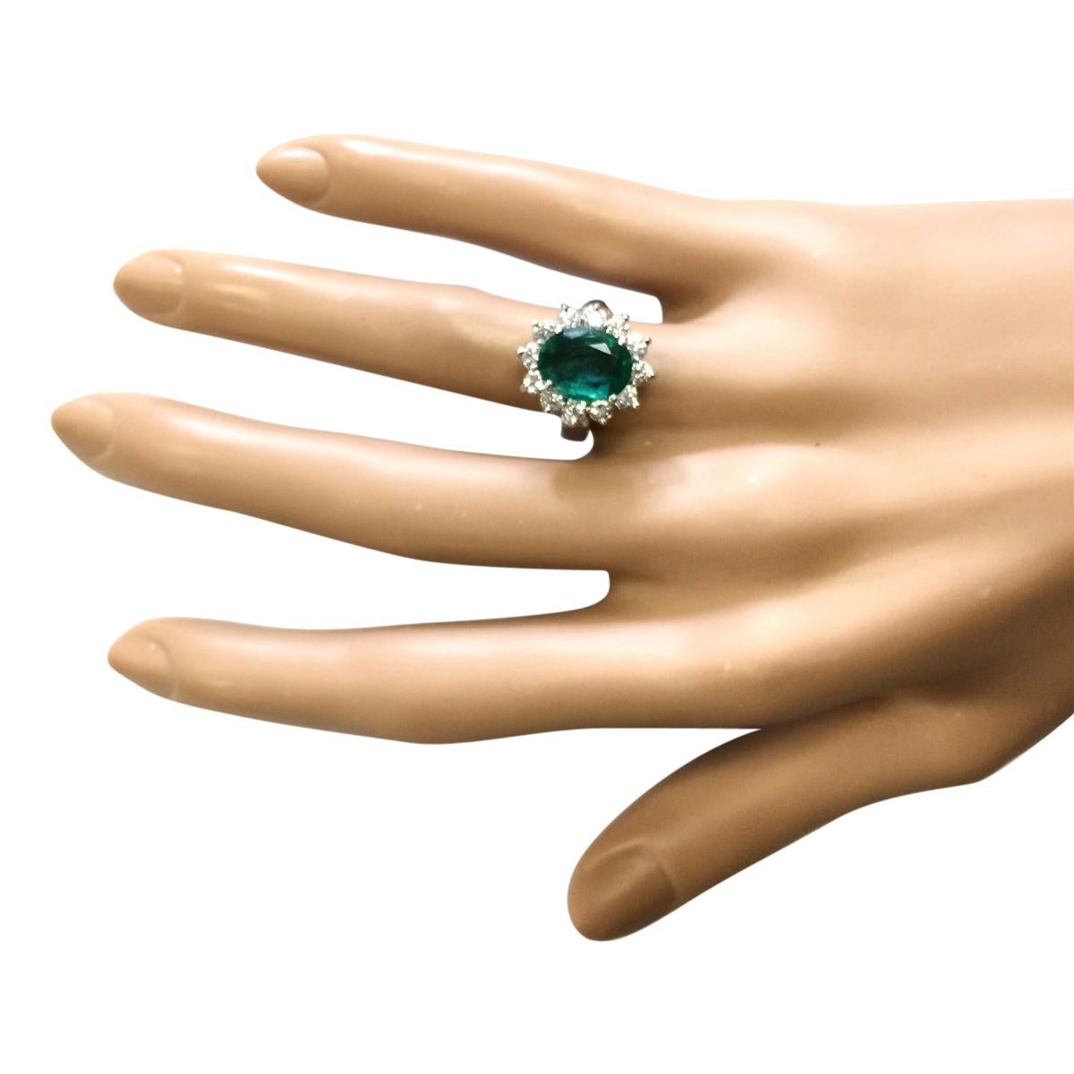Emerald Diamond Ring In 14 Karat White Gold In New Condition For Sale In Manhattan Beach, CA