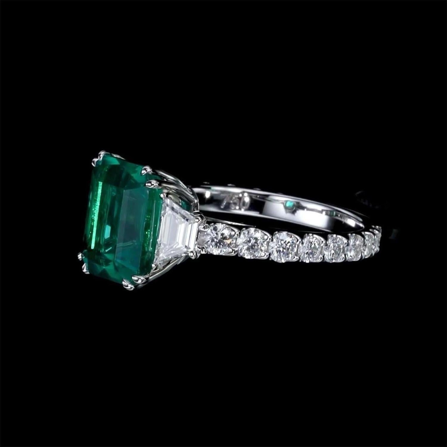3,43 Karat natürlicher Smaragd-Ring 1,50 Karat natürliche Diamanten (Smaragdschliff) im Angebot
