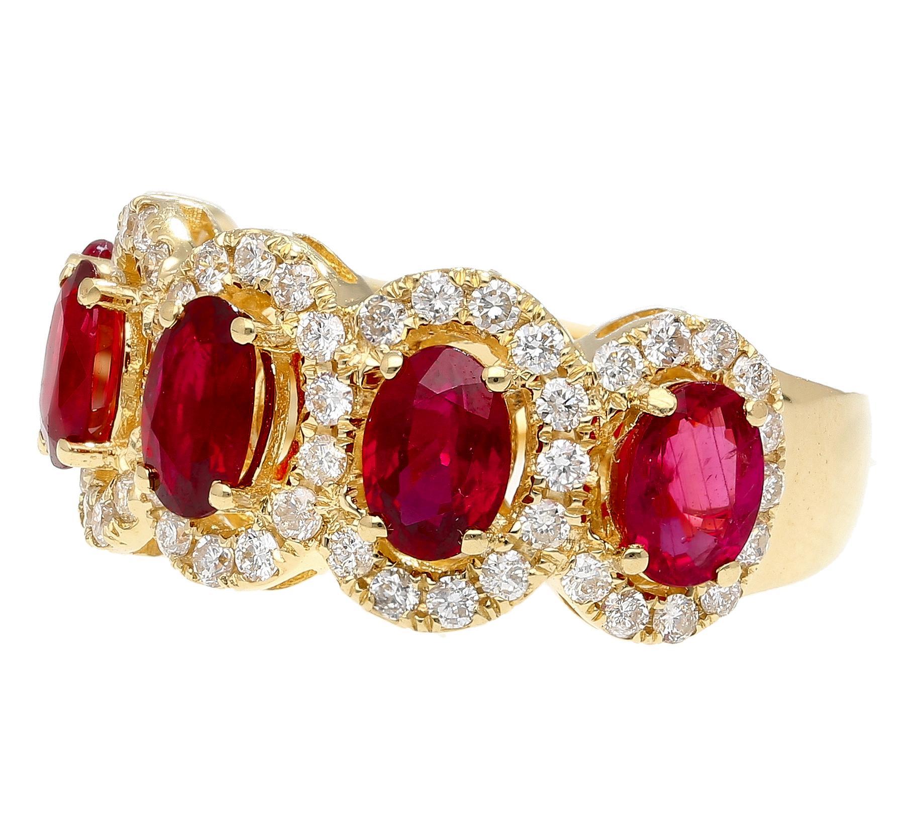 Alianza de boda con halo de diamantes y rubíes talla oval de 3,43 quilates en oro de 18 quilates en venta 2