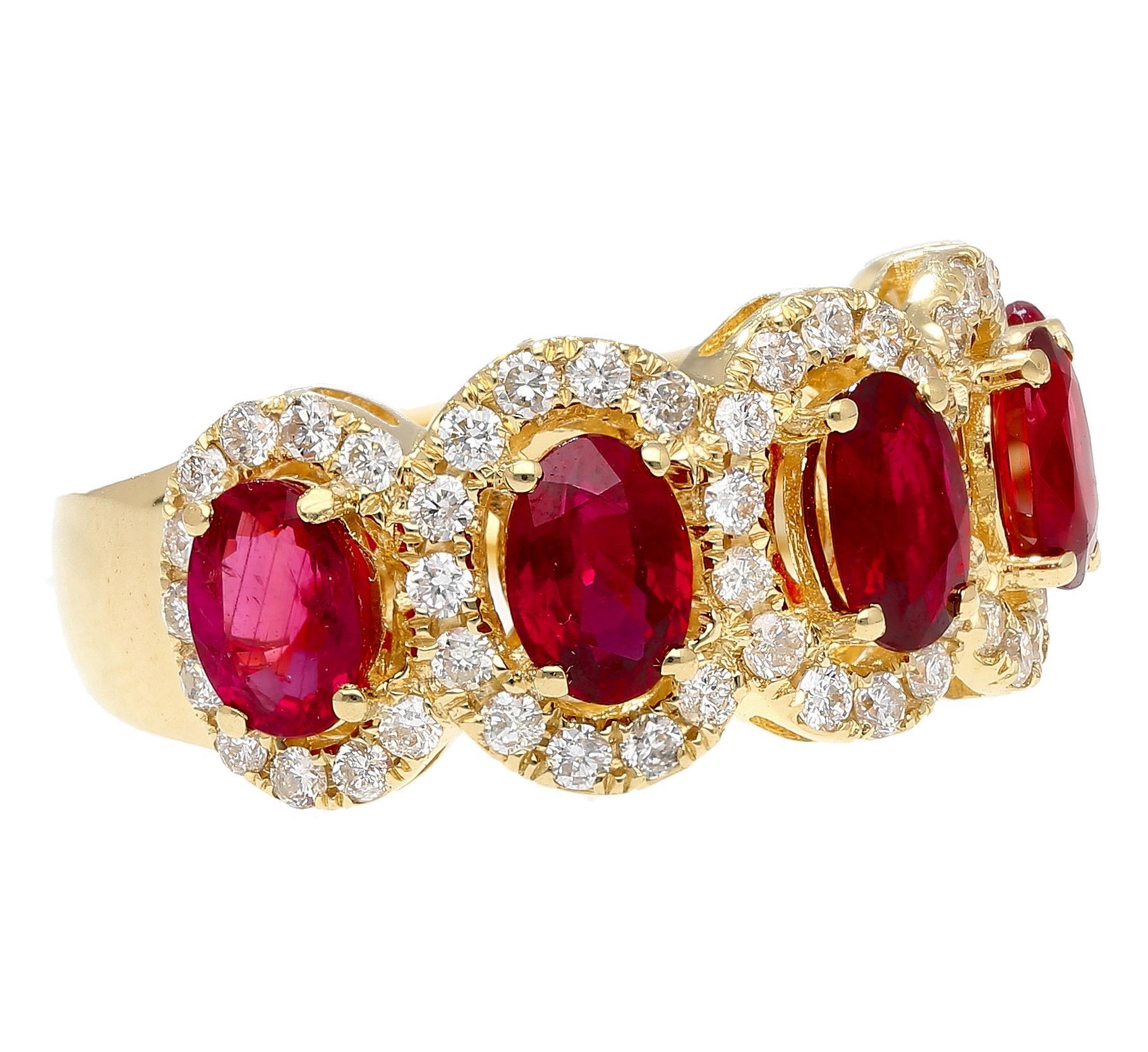 Alianza de boda con halo de diamantes y rubíes talla oval de 3,43 quilates en oro de 18 quilates en venta 3