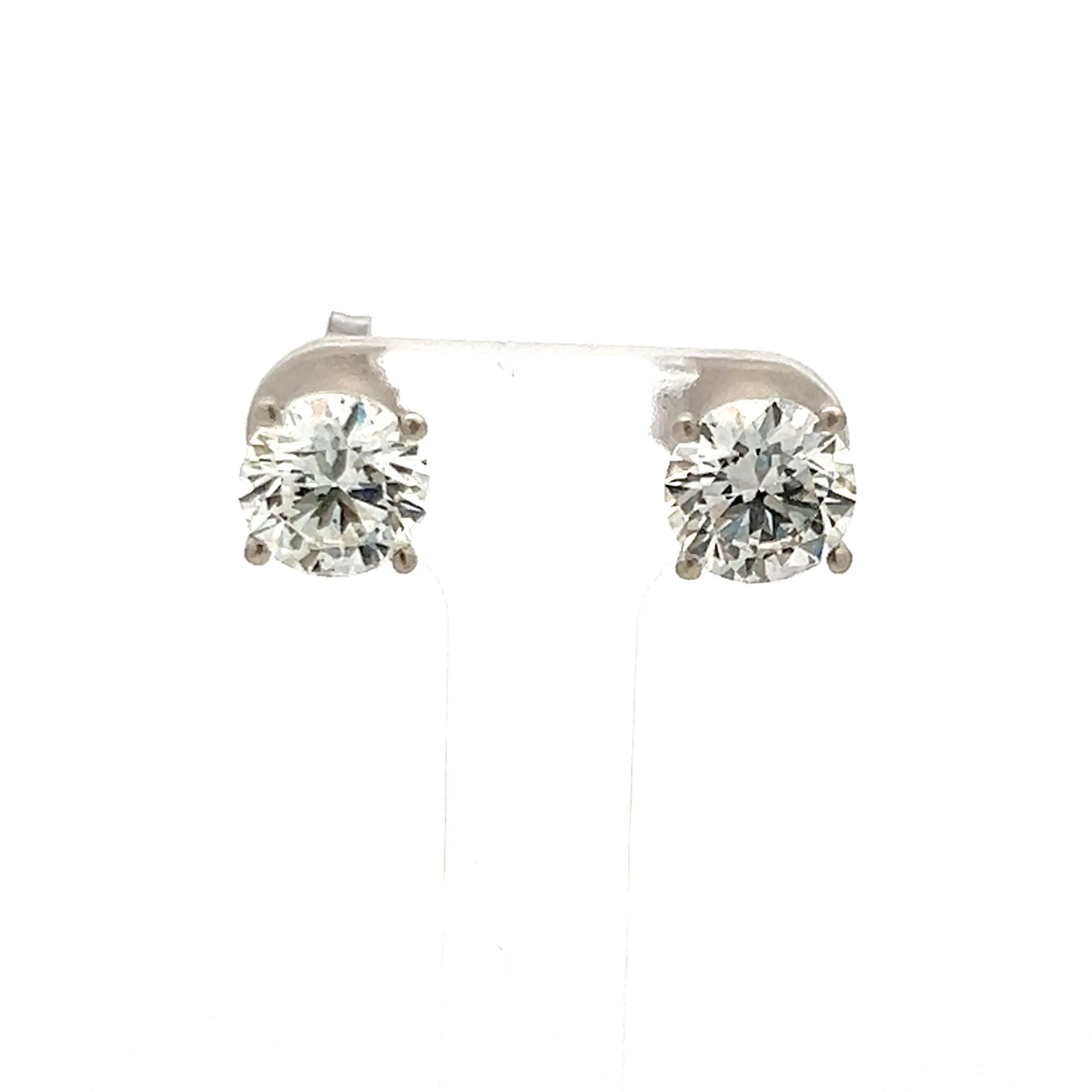 Titolo:
Orecchini con diamante tondo brillante I SI1 da 3,43 carati in oro bianco 14 carati
Stile:
Stallone
Metallo:
oro bianco 14 carati
Gemma 1:
Diamante da 1,7 carati
Numero di pietre:
1
Colore:
I
Chiarezza:
SI1
Forma:
Brillante rotondo
GIA:
DIAM