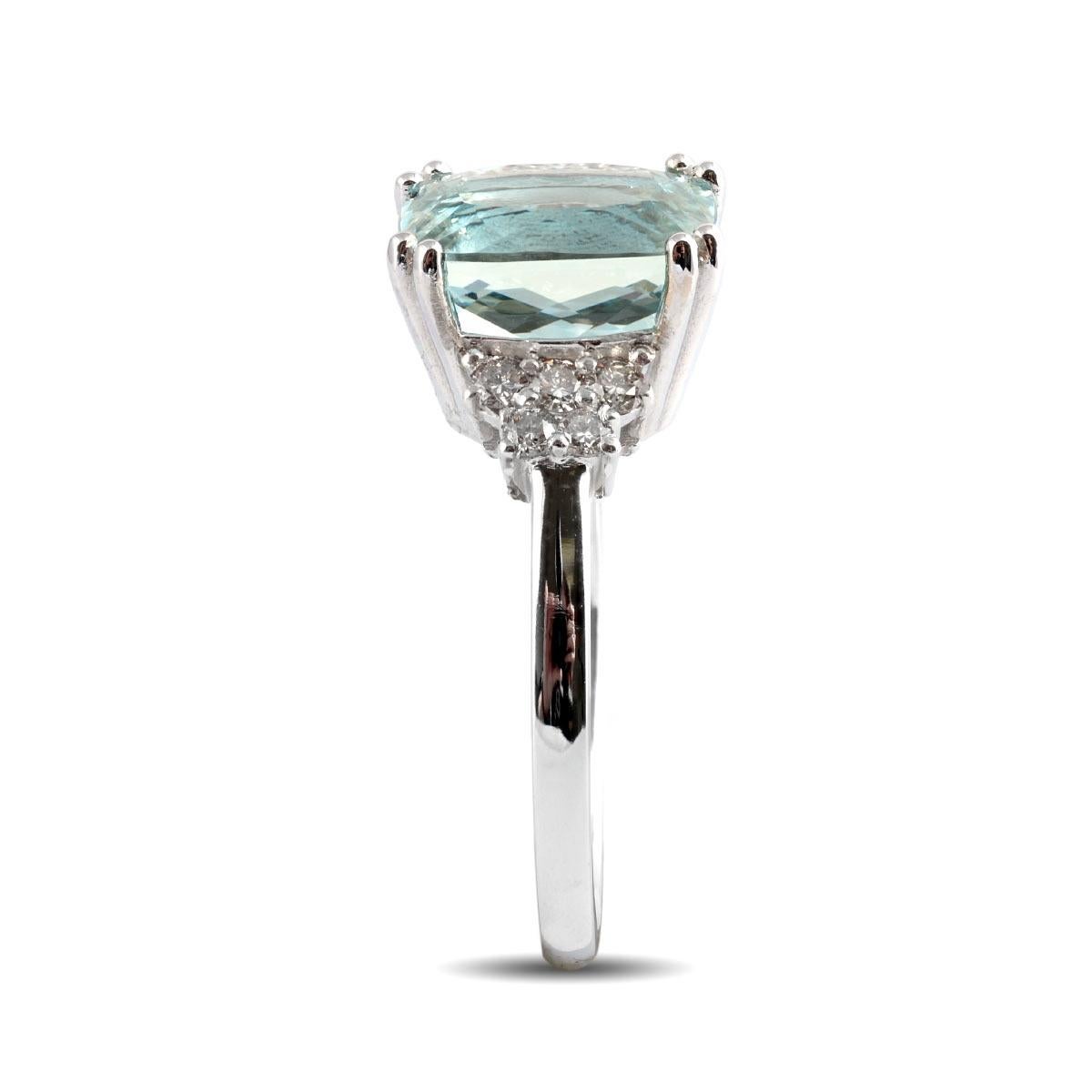 Mixed Cut 3.43 Carats Aquamarine Diamonds set in 14K White Gold Ring For Sale
