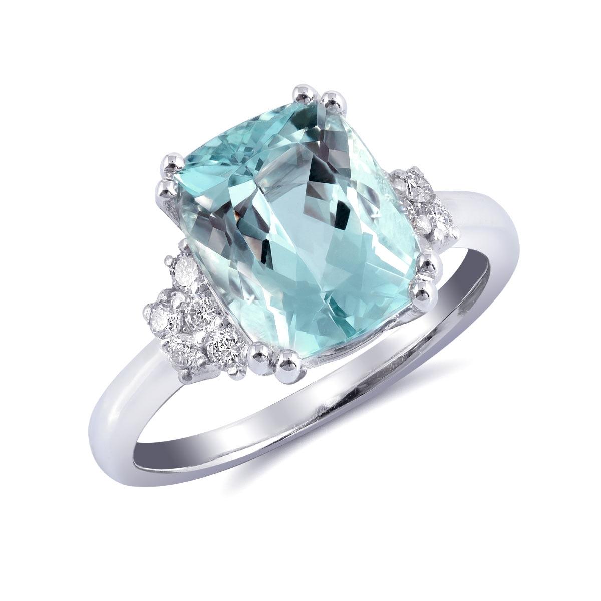 3.43 Carats Aquamarine Diamonds set in 14K White Gold Ring In New Condition For Sale In Los Angeles, CA