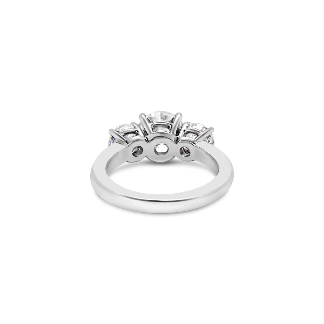 3.43 Karat 'Gesamtgewicht' Dreistein-Diamantring aus Platin 1