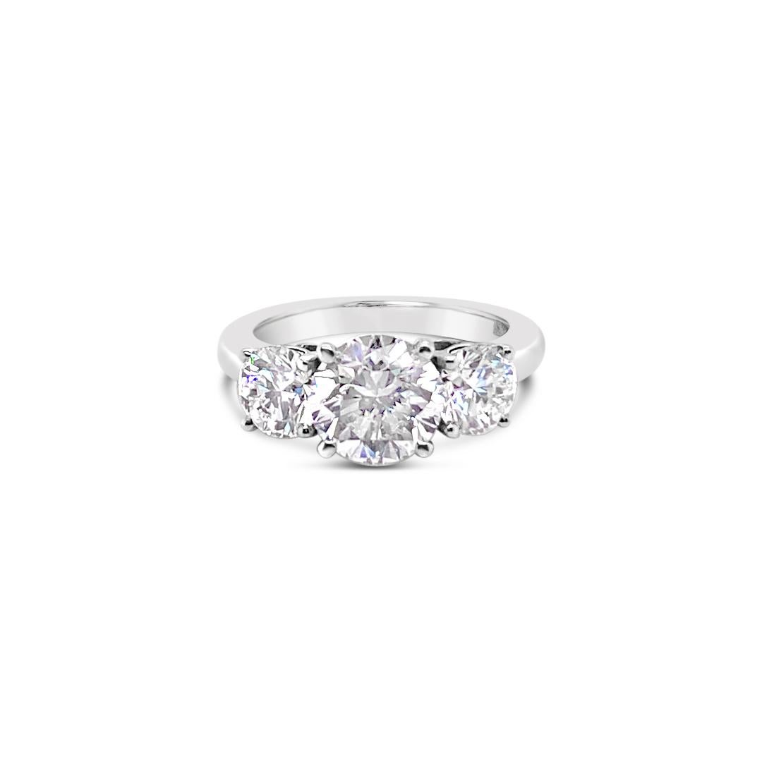 3.43 Karat 'Gesamtgewicht' Dreistein-Diamantring aus Platin 4