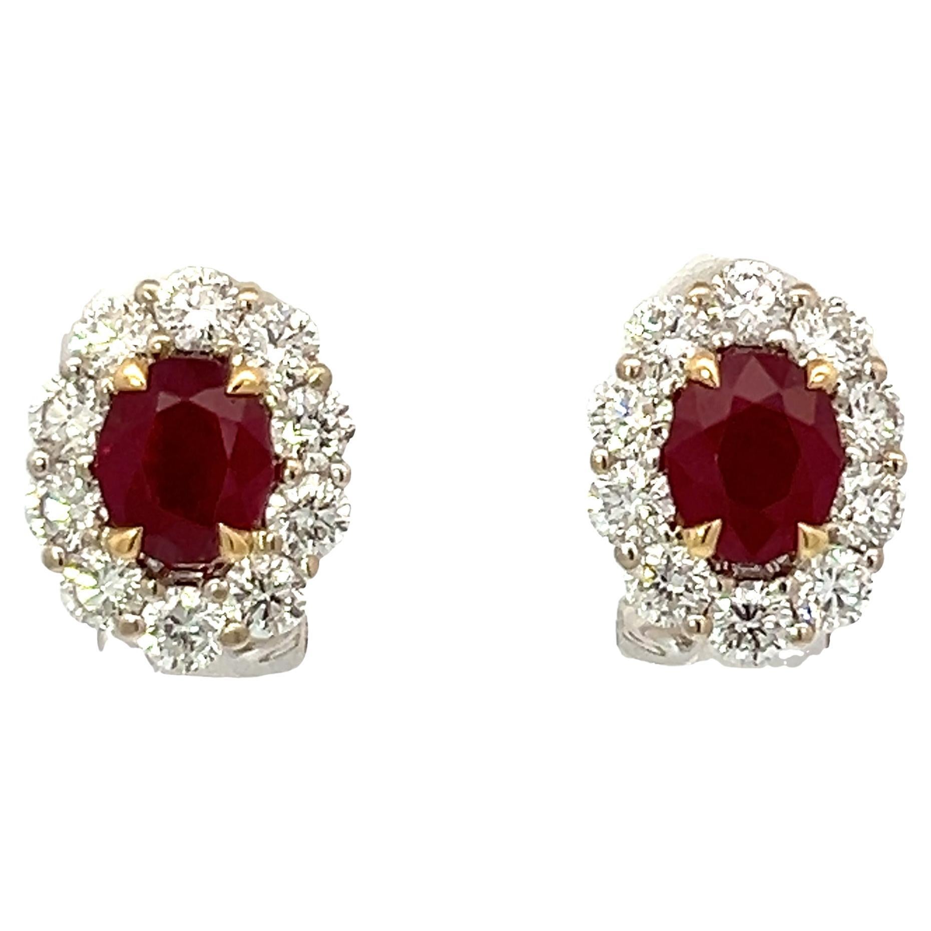 Boucles d'oreilles en or blanc 18 carats avec diamants et rubis de 2,84 carats au total en vente