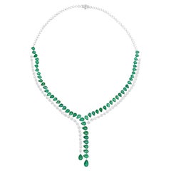 34,38 TCW Esmeralda zambiana pera H/SI Collar de diamantes redondos Oro blanco de 18 quilates