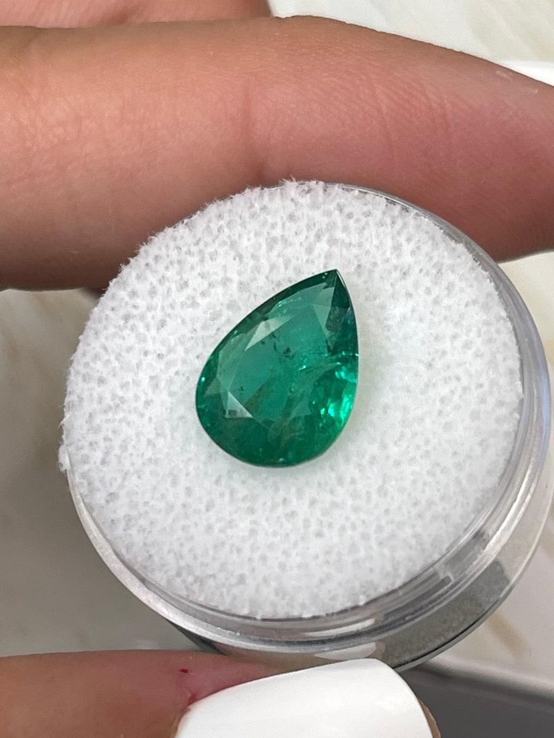 Donna 3,44 Carati 13x9 Smeraldo verde lentigginoso dello Zambia - Gemma di maggio con taglio a pera in vendita
