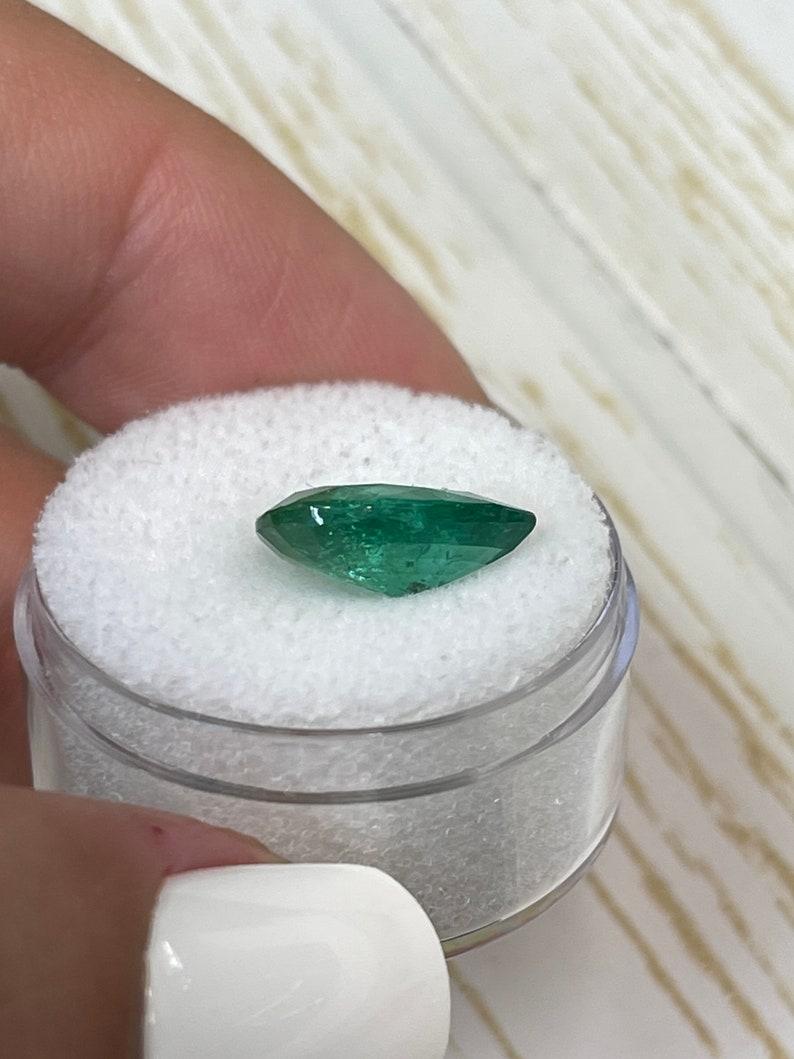 3,44 Carati 13x9 Smeraldo verde lentigginoso dello Zambia - Gemma di maggio con taglio a pera in vendita 1