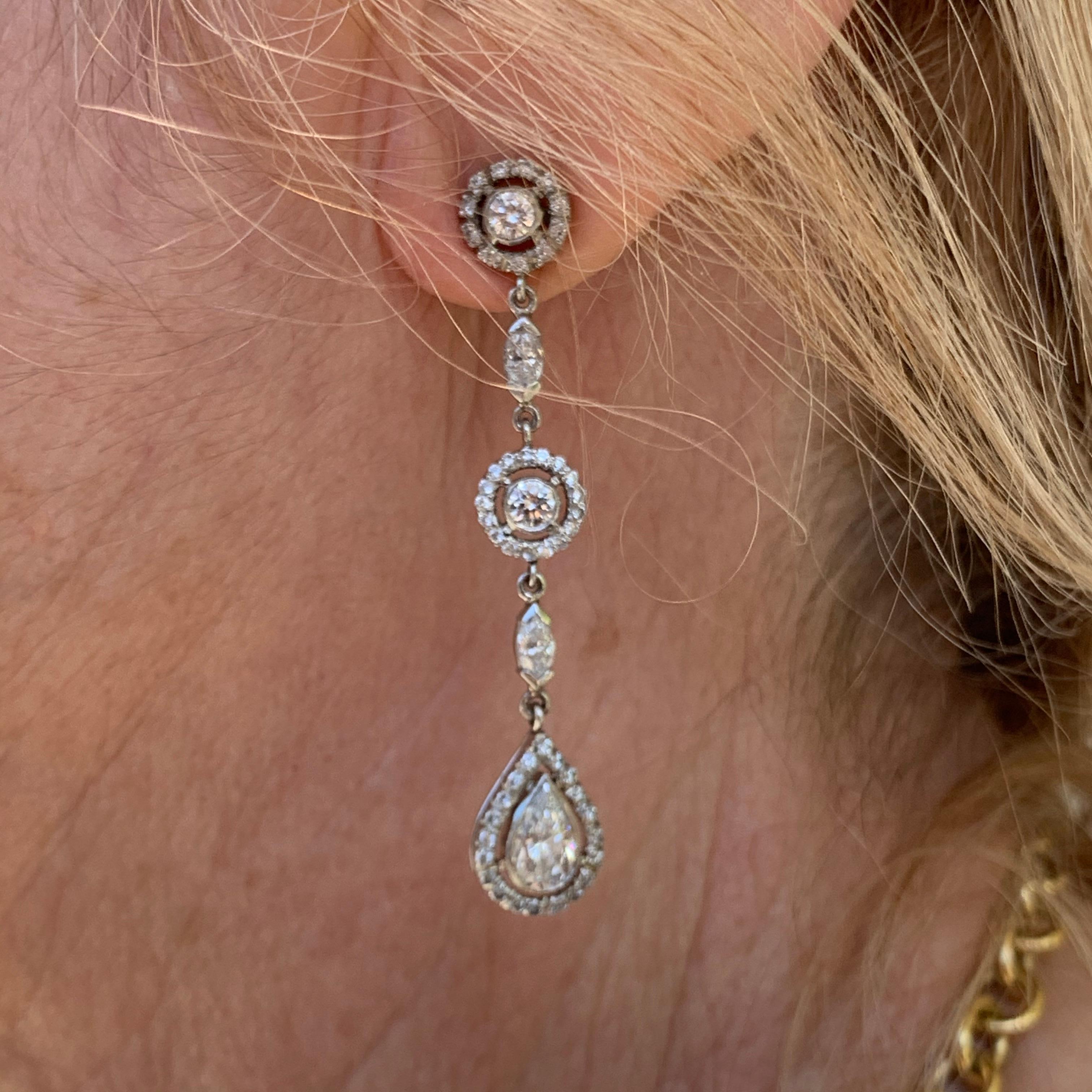 
3,44 Quilates Apprx Diamantes
2 pulgadas de longitud aprox.

Los diamantes son de color G-H y claridad VS-SI

