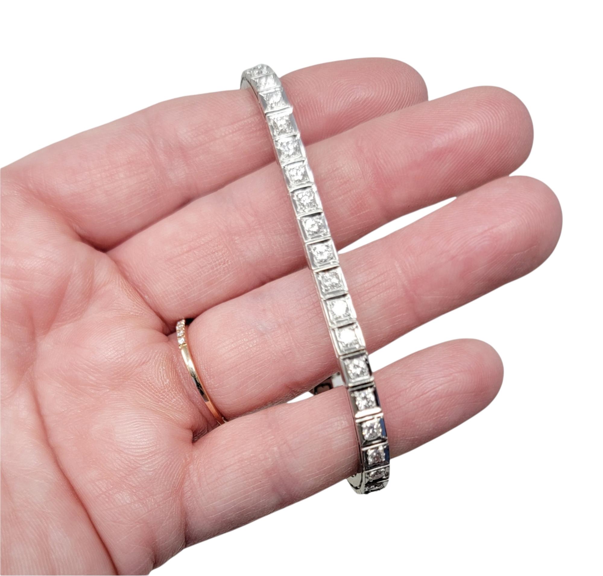 Bracelet tennis en or blanc 14 carats avec diamants brillants ronds de 3,44 carats G-H / VS en vente 5