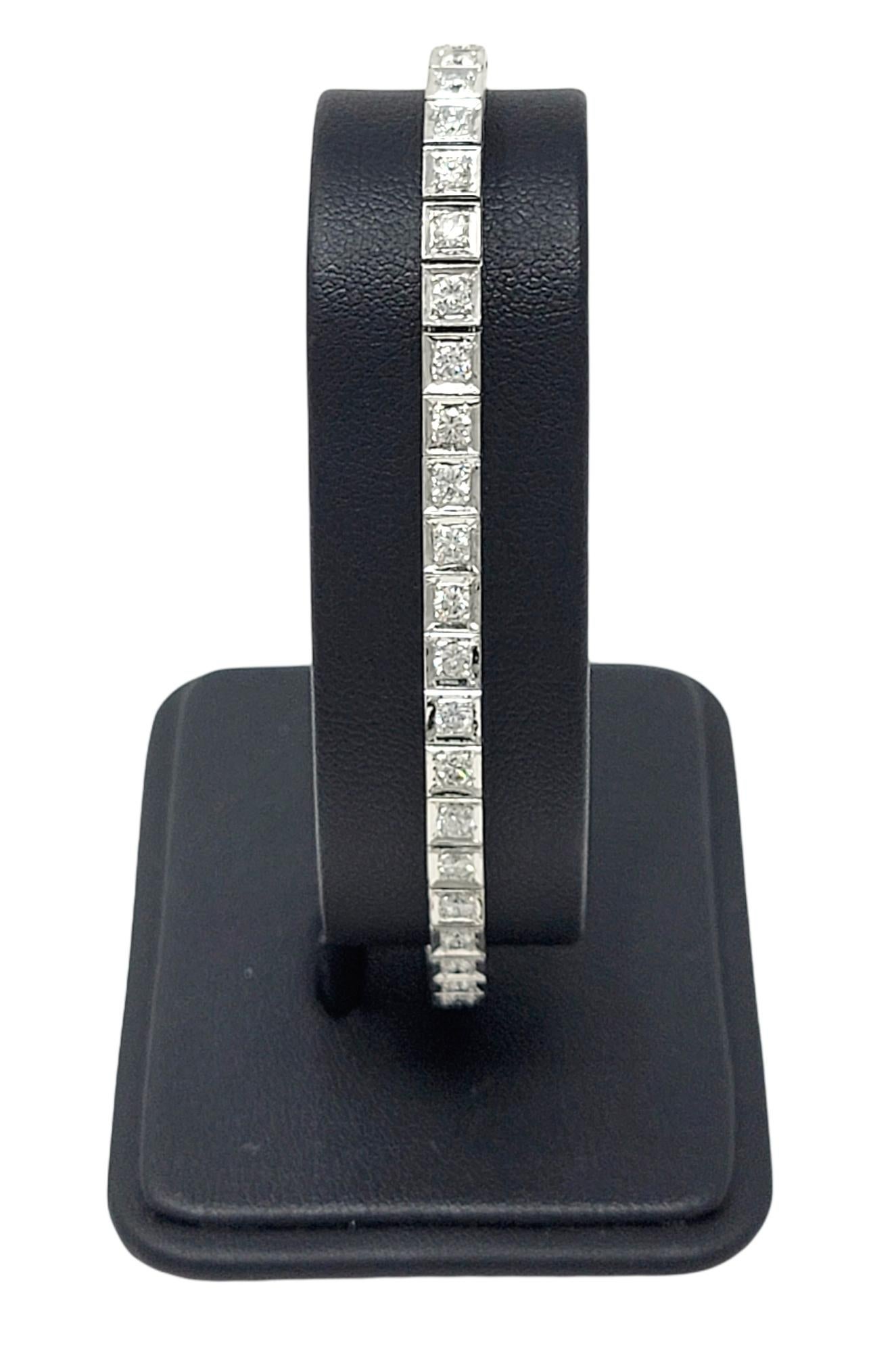 Bracelet tennis en or blanc 14 carats avec diamants brillants ronds de 3,44 carats G-H / VS en vente 3