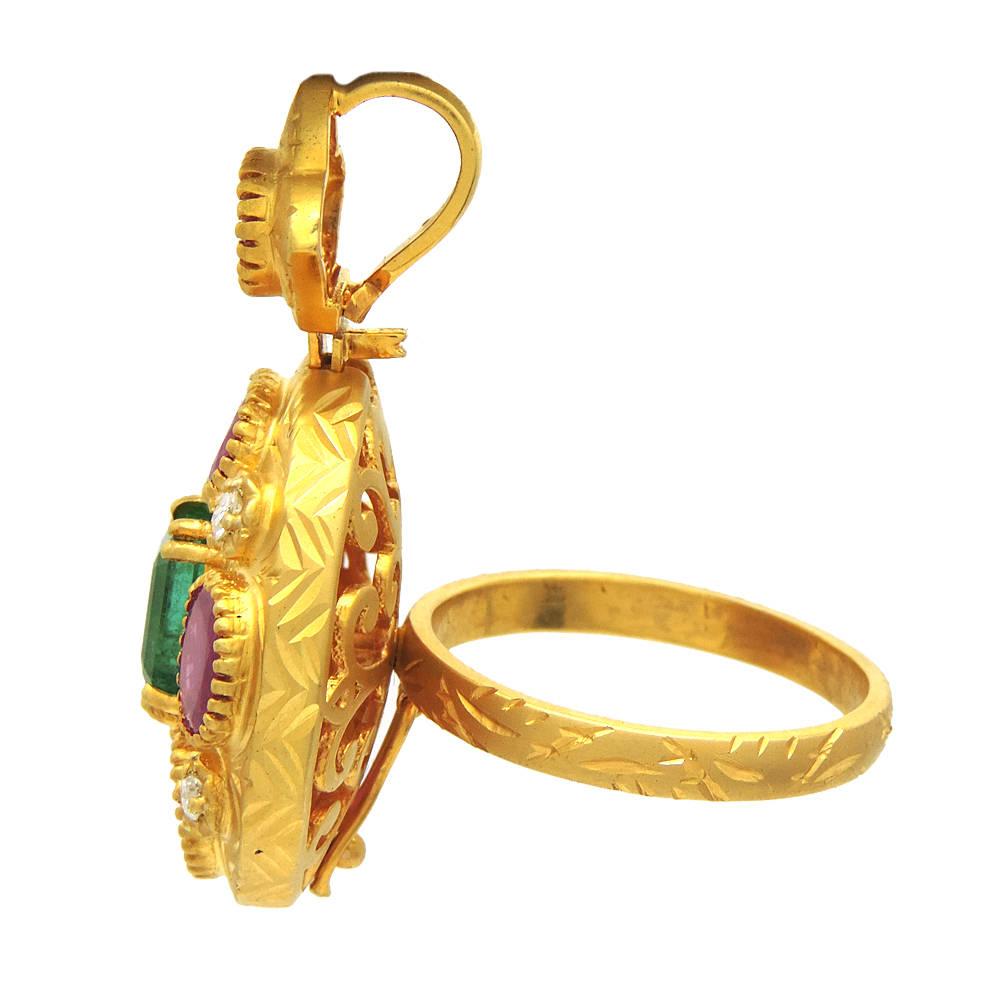 Femenino o masculino Rubí natural de Birmania sin calentar de 3,44 quilates Anillo de diamantes esmeralda de 1,68 quilates Cum Colgante en venta