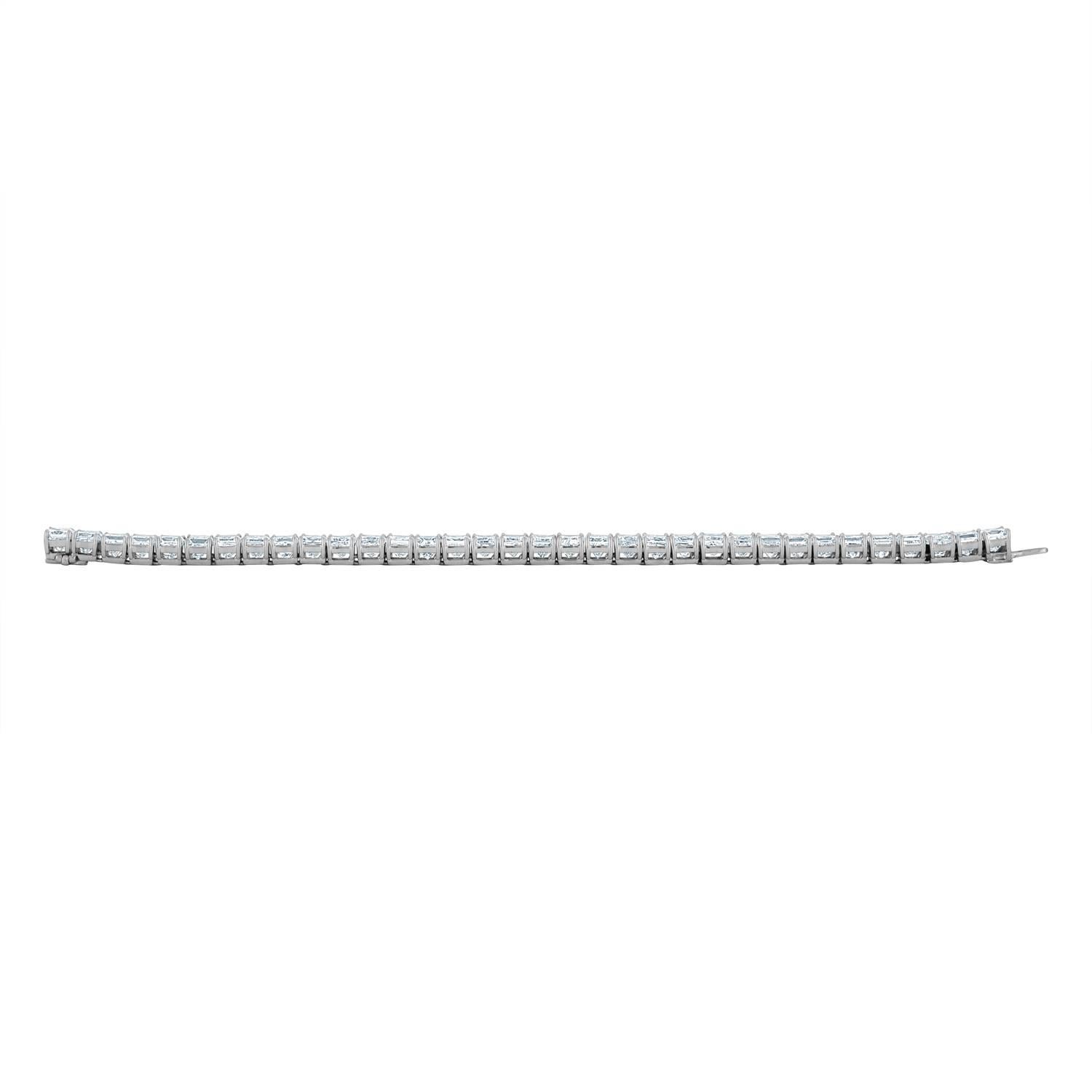 Contemporary 34.40 Carat Princess Cut Diamonds Set in Platinum Tennis Bracelet