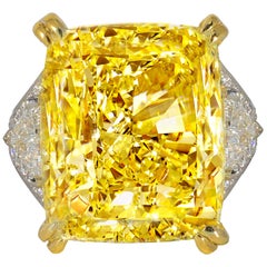 Bague fantaisie jaune intense VS2 avec diamant taille radiant de 34,46 carats