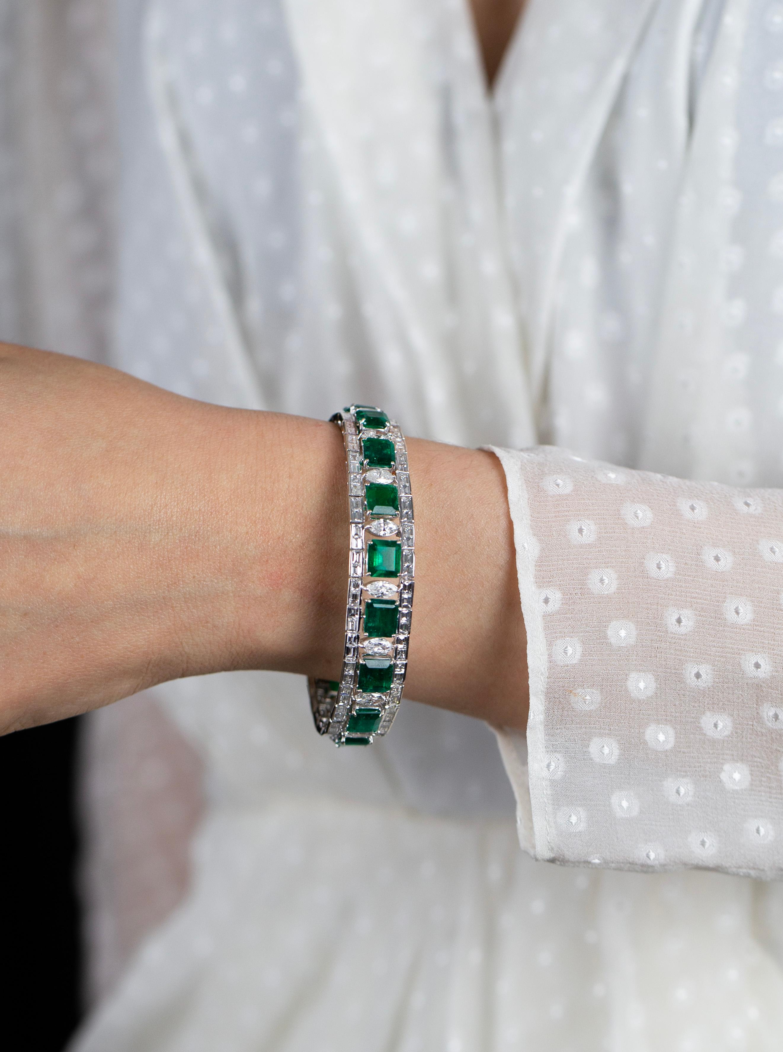 Contemporary 34.49 Carat Total Green Emerald and Mixed Cut White Diamonds Bracelet For Sale