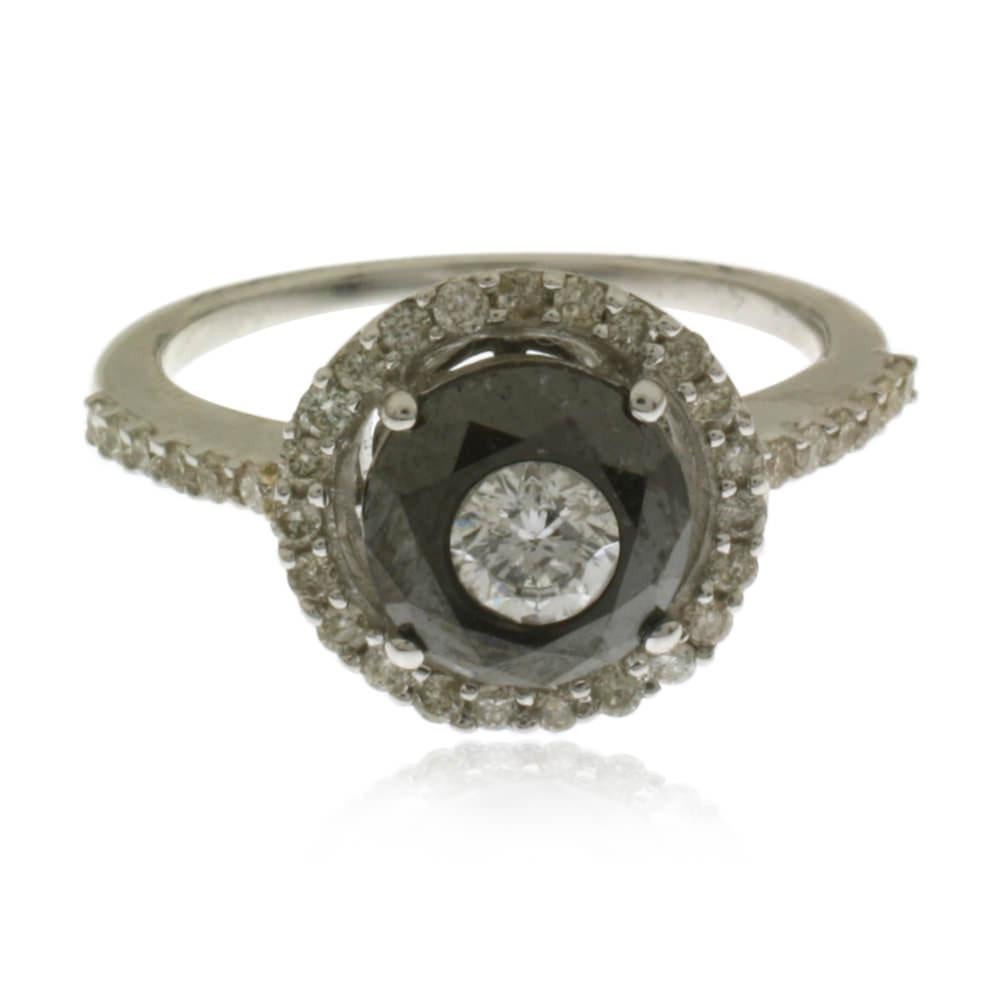 3.44ct Black & White Diamond Ring Made In 18k White Gold In New Condition For Sale In New York, NY